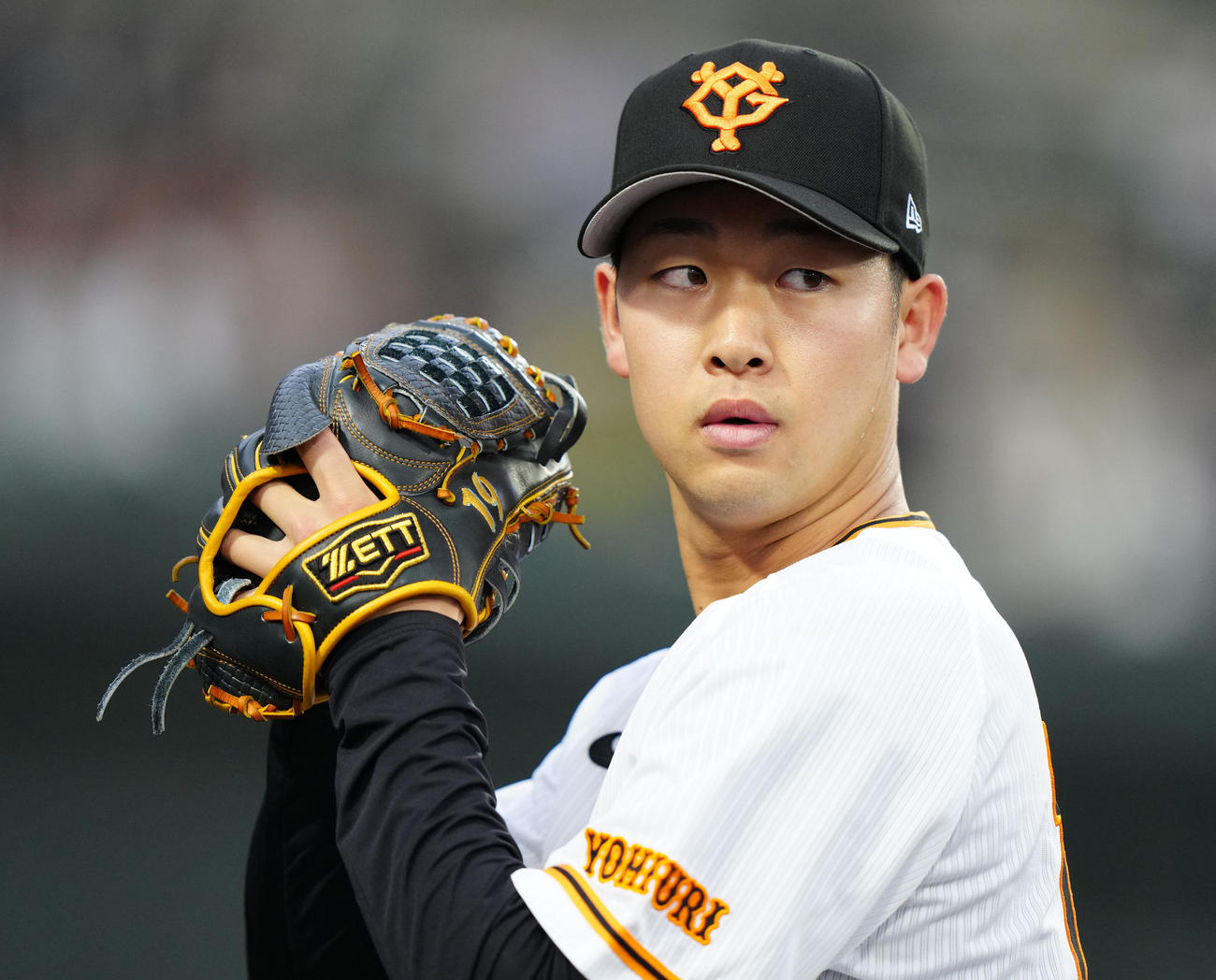 巨人対DeNA　試合前、調整する巨人先発の山崎伊（撮影・江口和貴）