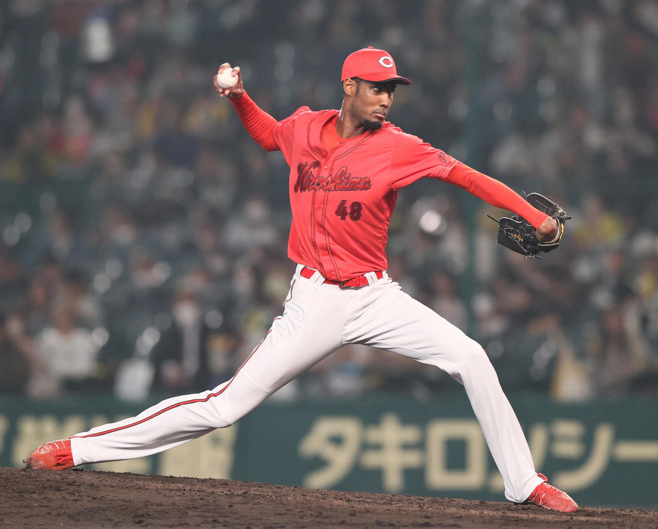阪神対広島　8回、広島4番手で登板のアドゥワ誠（撮影・上山淳一）