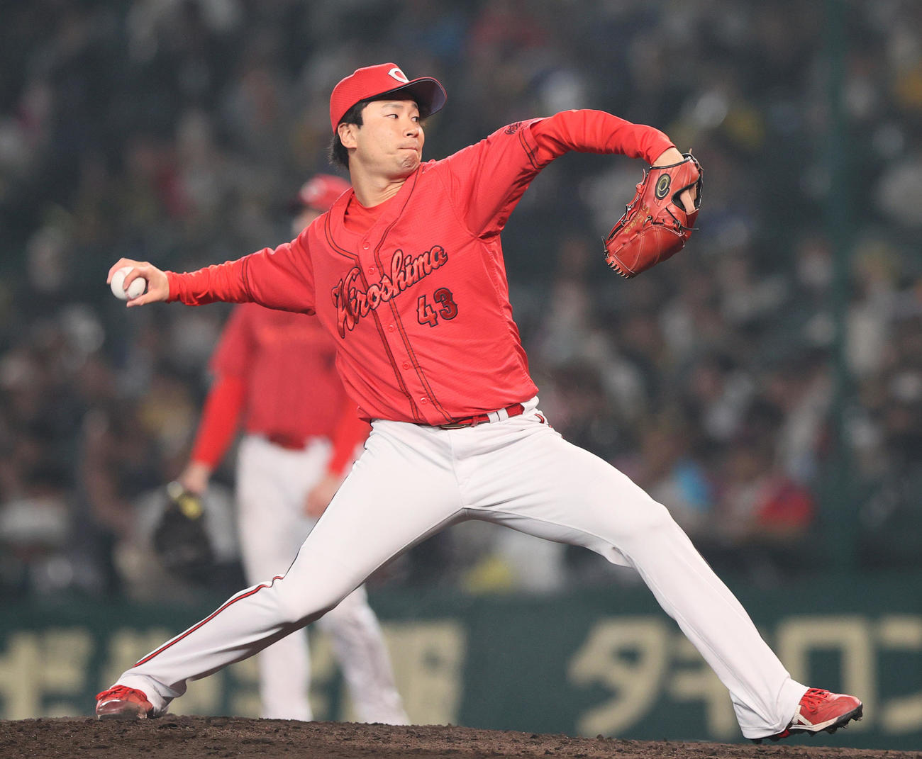 阪神対広島　6回途中に2番手で登板する島内（撮影・上山淳一）