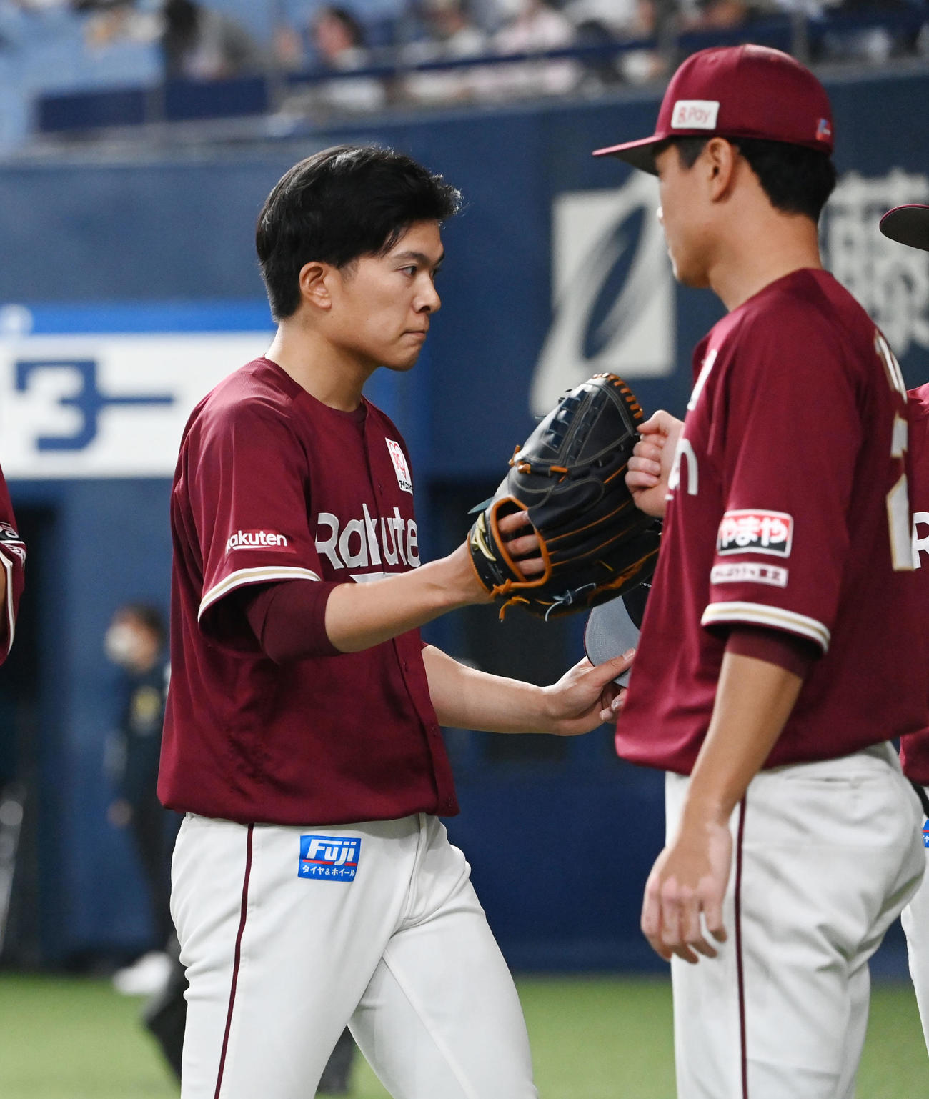 5回までゼロ封しベンチに戻る楽天早川（撮影・和賀正仁）