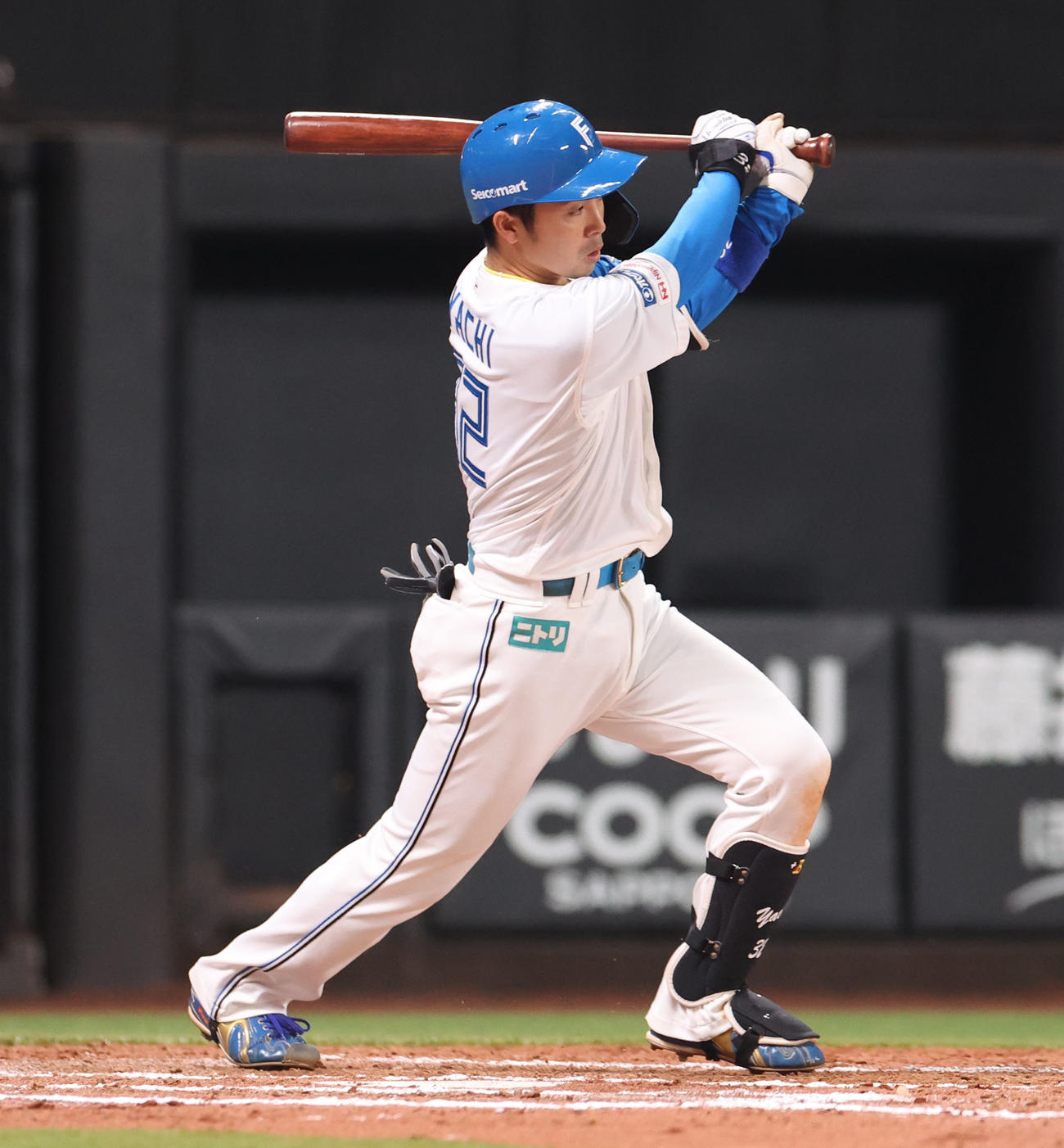 6回裏日本ハム2死一、三塁、谷内は左前適時打を放つ（撮影・佐藤翔太）