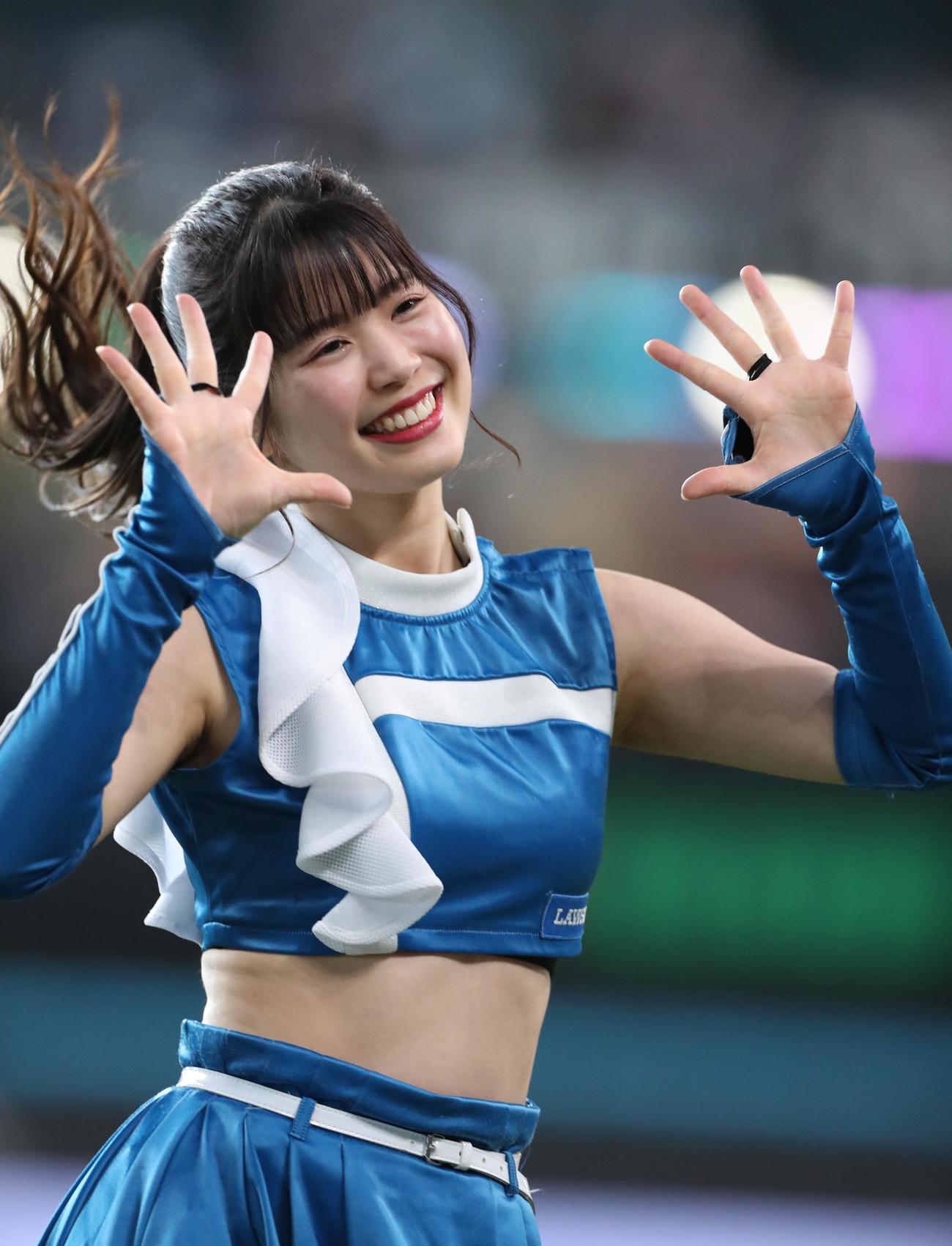 ダンスを披露するファイターズガール滝谷美夢さん（2023年3月撮影）