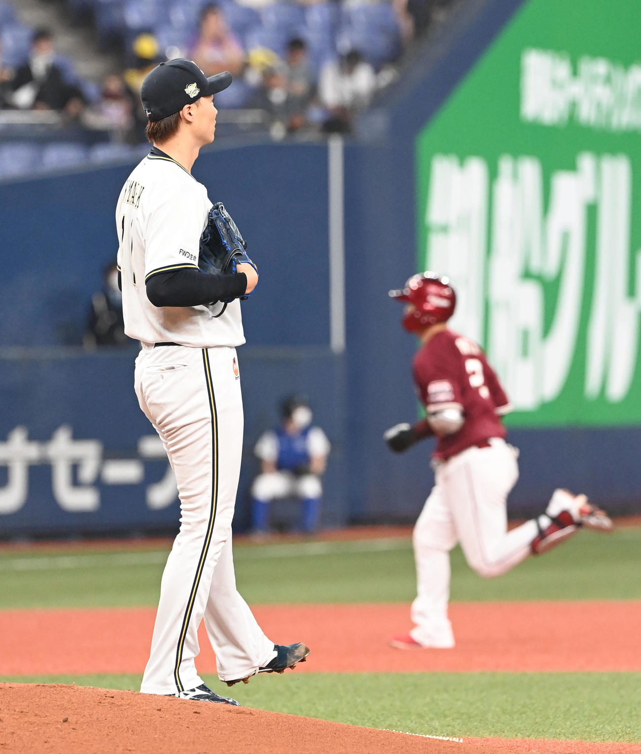 オリックス対楽天　3回表楽天1死、太田に左越え本塁打を浴びる山崎福（撮影・和賀正仁）