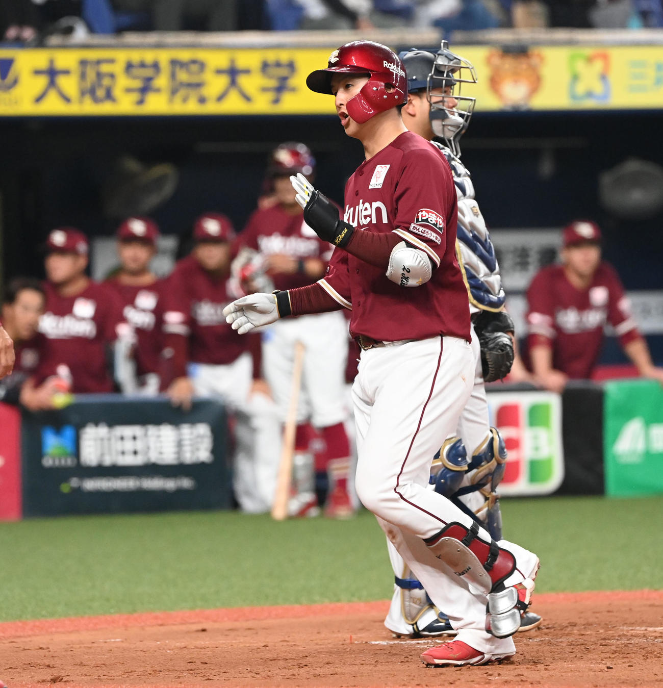オリックス対楽天　3回表楽天1死、左越え本塁打を放ち生還する太田（撮影・和賀正仁）