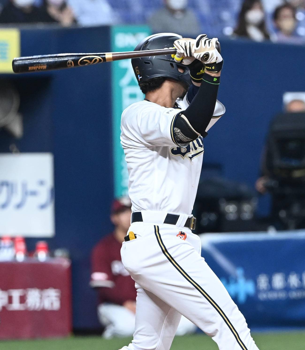オリックス対楽天　7回裏オリックス1死二塁、左翼線に適時二塁打を放つ宗（撮影・和賀正仁）
