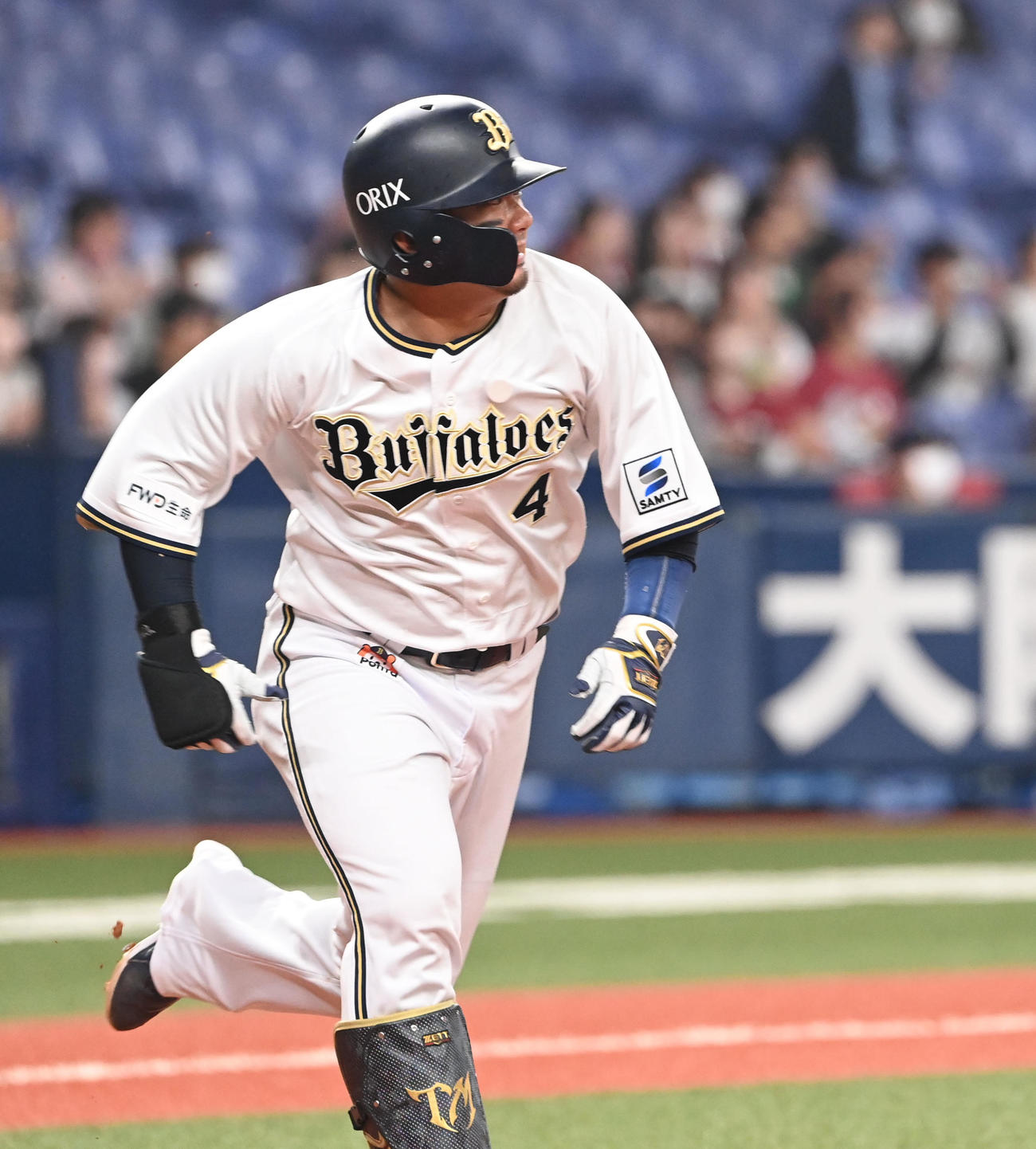 オリックス対楽天　3回裏オリックス2死一塁、右中間を破る適時二塁打を放つ森（撮影・和賀正仁）