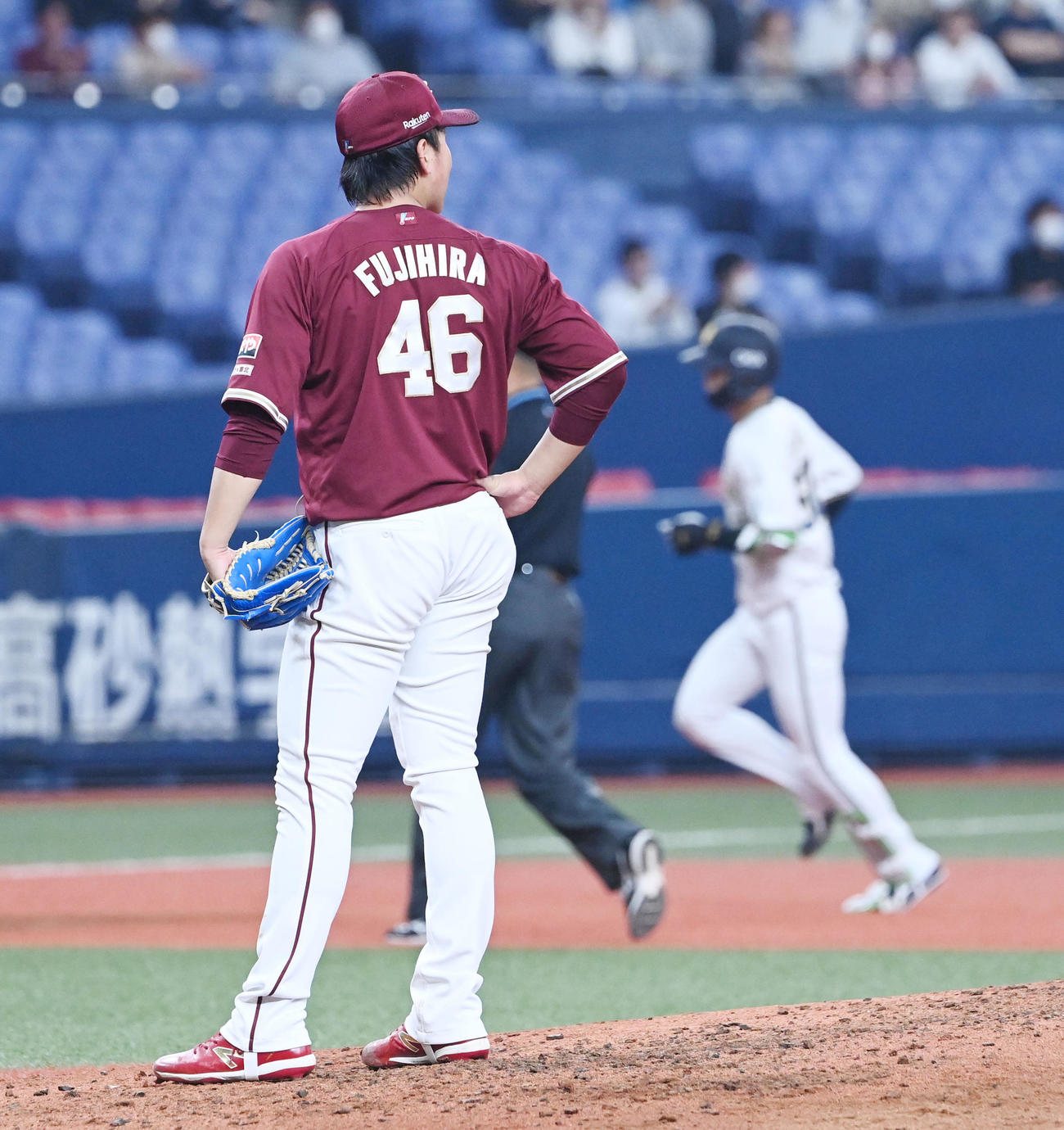 オリックス対楽天　5回裏オリックス無死、中川圭に勝ち越し本塁打を浴びる藤平（撮影・和賀正仁）