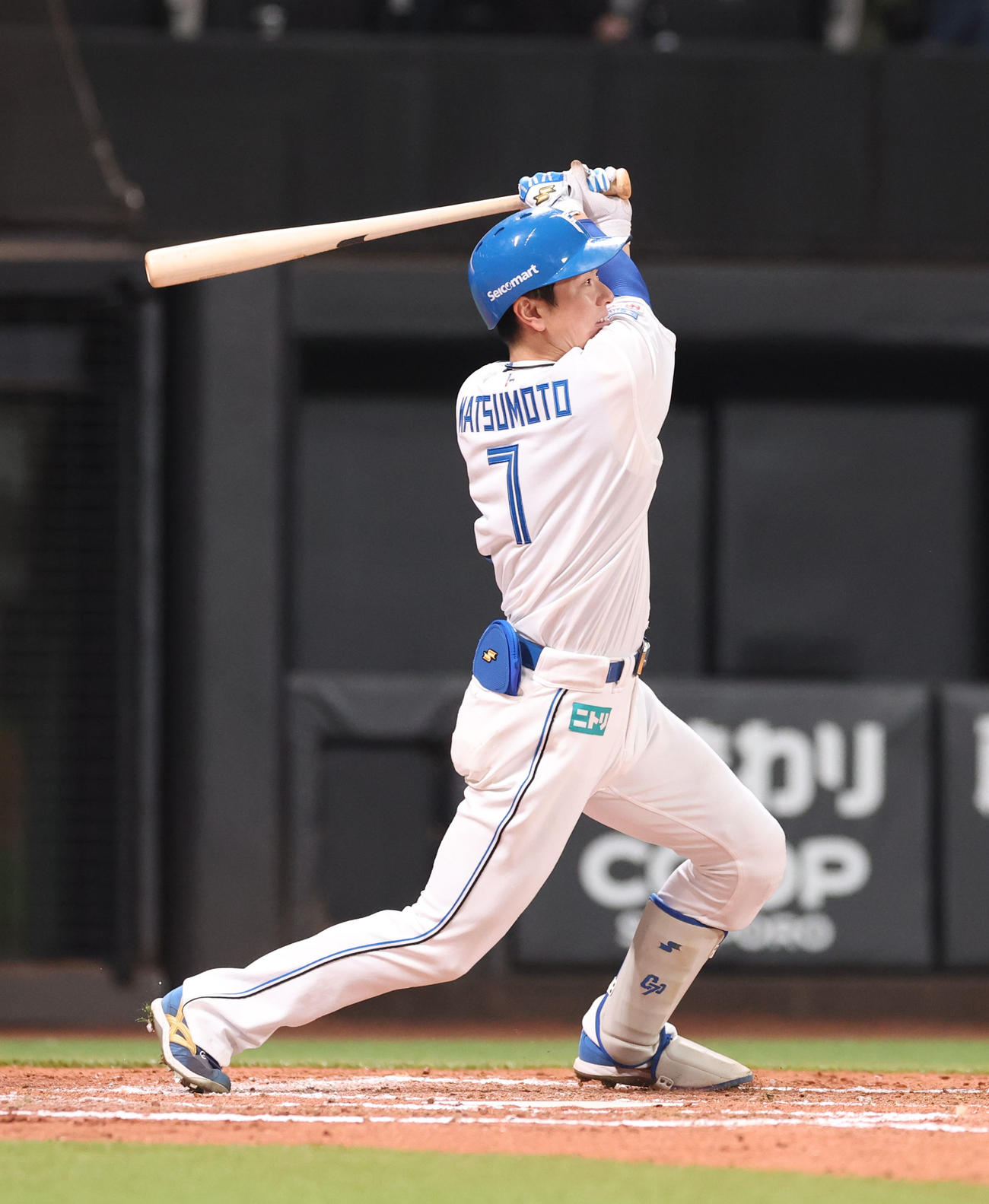 日本ハム対ロッテ　3回裏日本ハム無死一、三塁、松本剛は先制となる右犠飛を放つ（撮影・佐藤翔太）