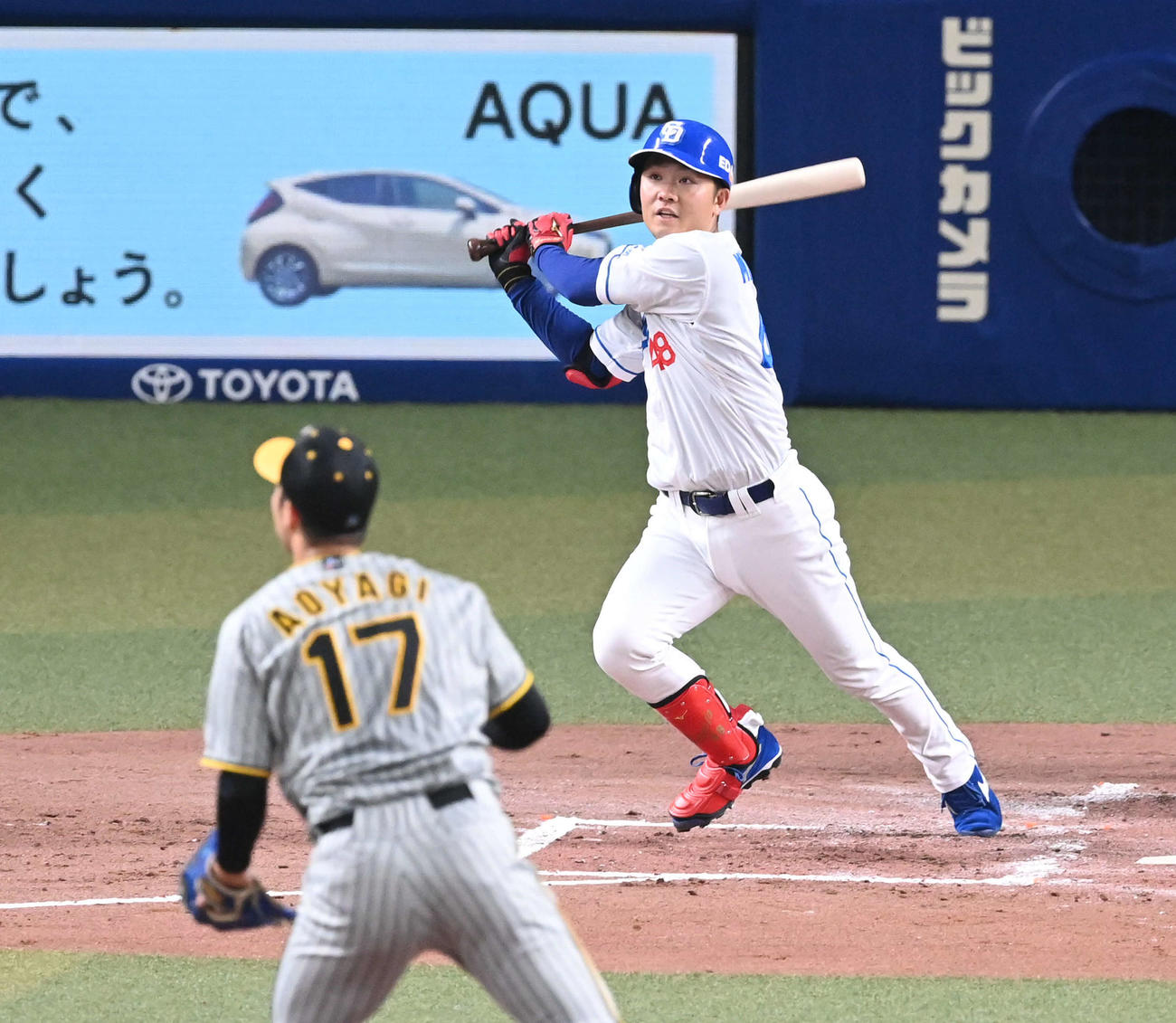中日対阪神　1回裏中日2死一、二塁、溝脇は右適時二塁打を放つ。投手青柳（撮影・前岡正明）