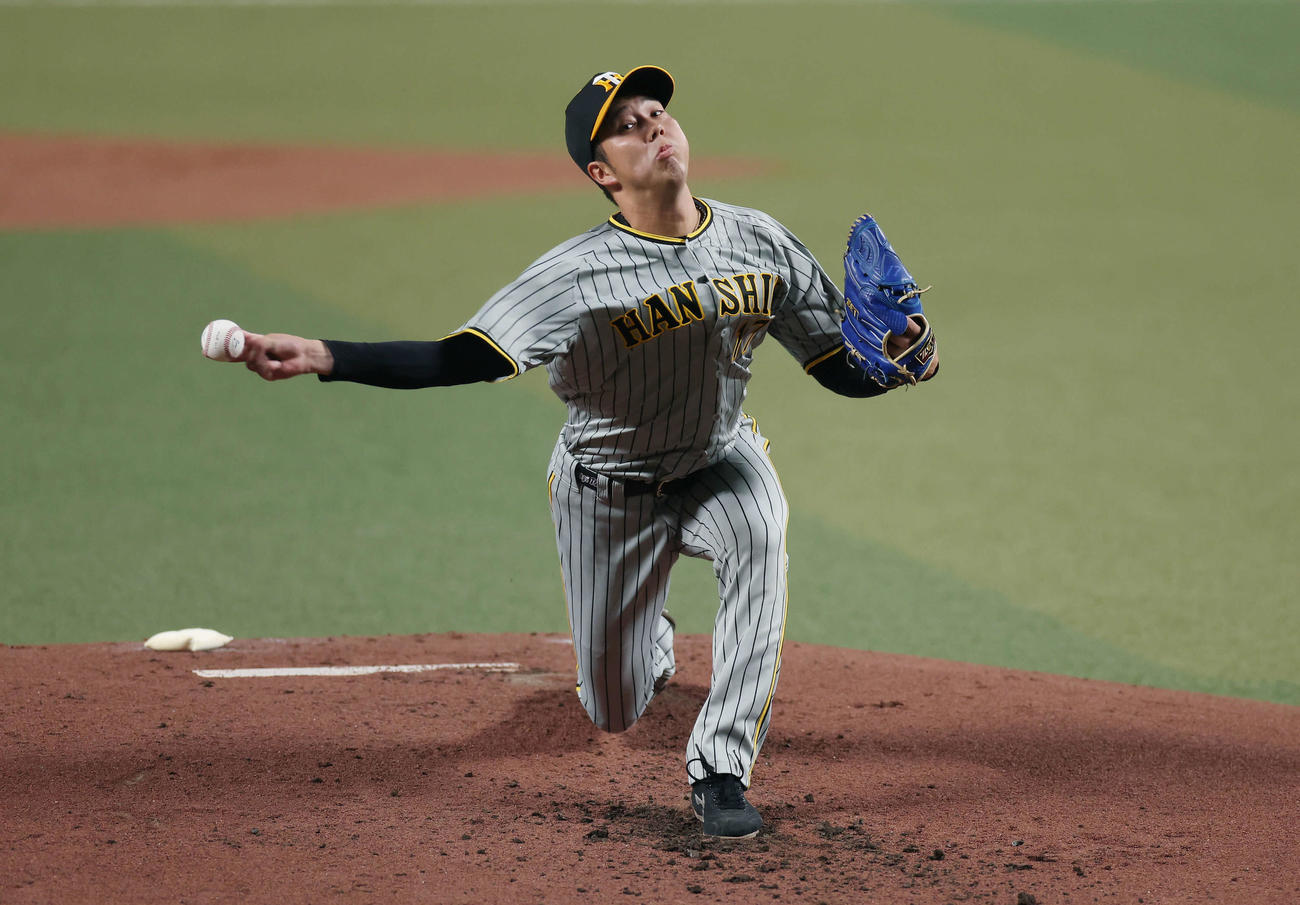 中日対阪神　力投する阪神先発の青柳（撮影・前田充）