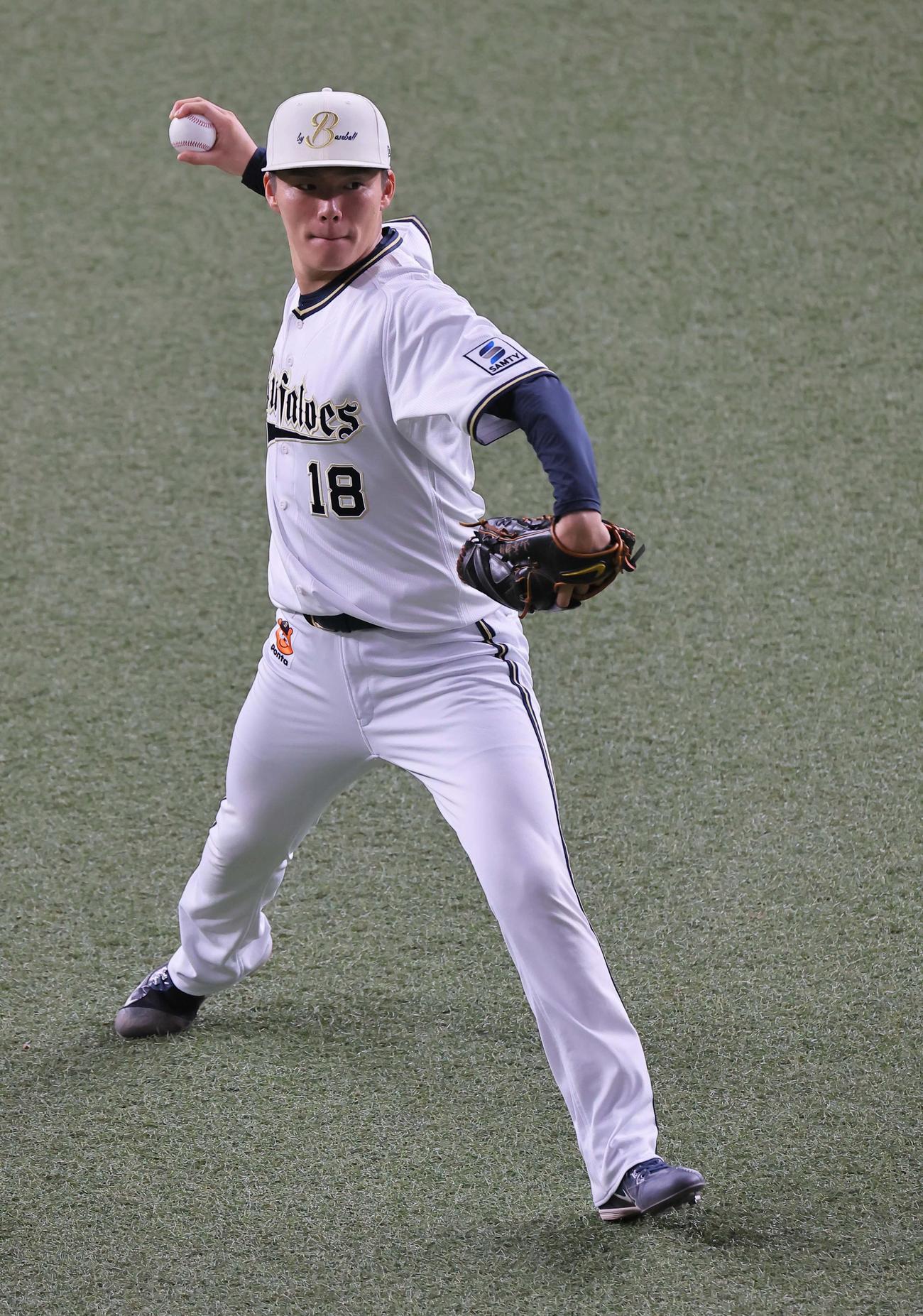 オリックス対西武　キャッチボールをして汗を流す山本（撮影・上田博志）