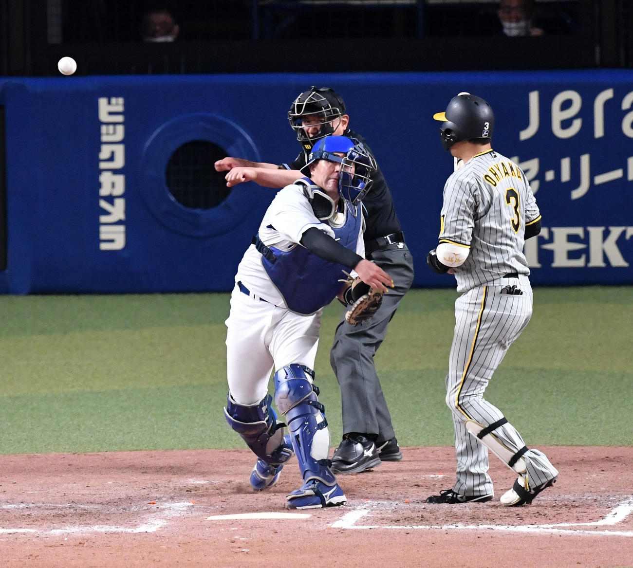 中日対阪神　8回表阪神1死一塁、大山は見逃しの三振に倒れる（撮影・前岡正明）