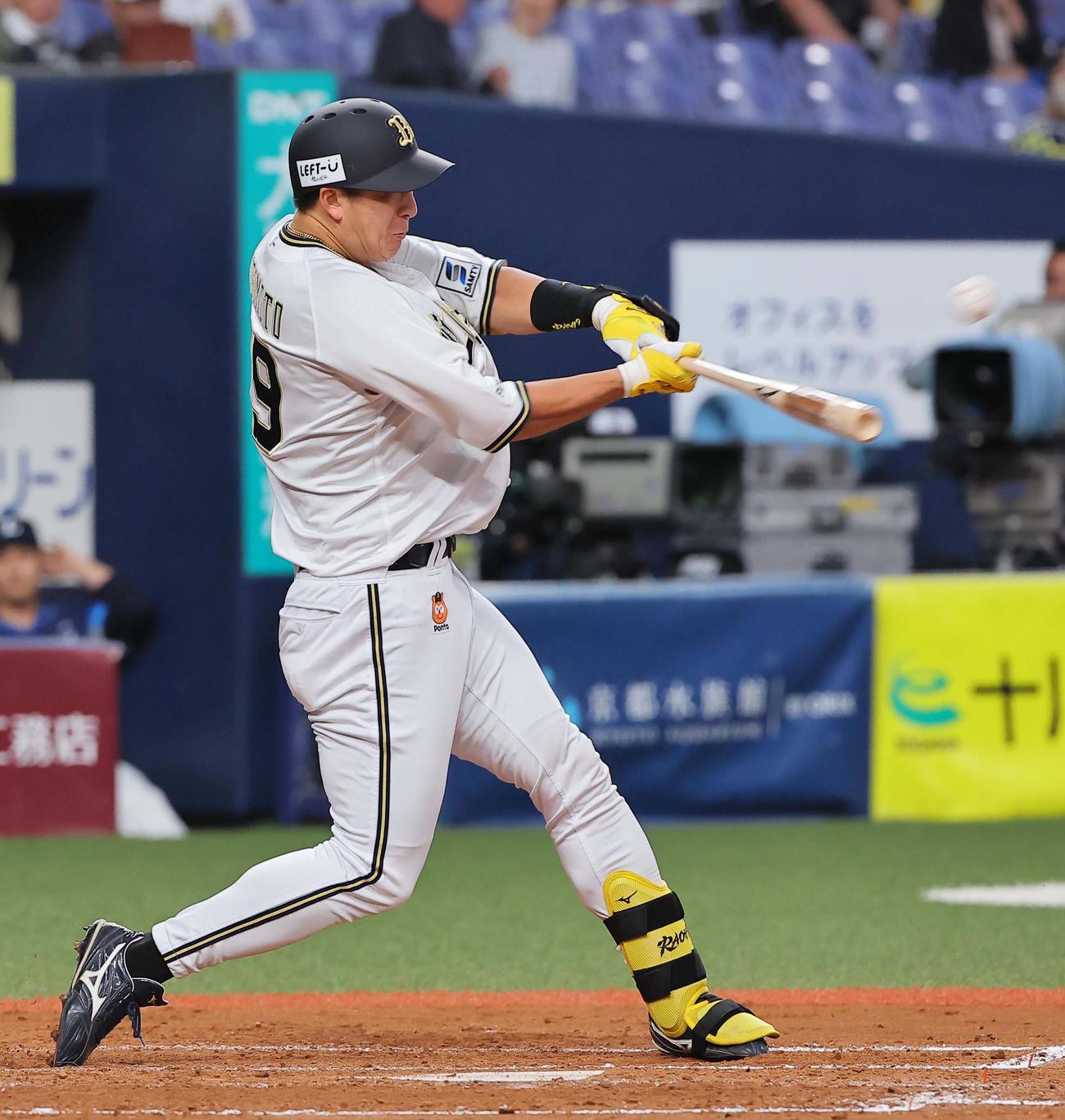 オリックス対西武　4回裏オリックス1死、杉本は左越え本塁打を放つ（撮影・上田博志）