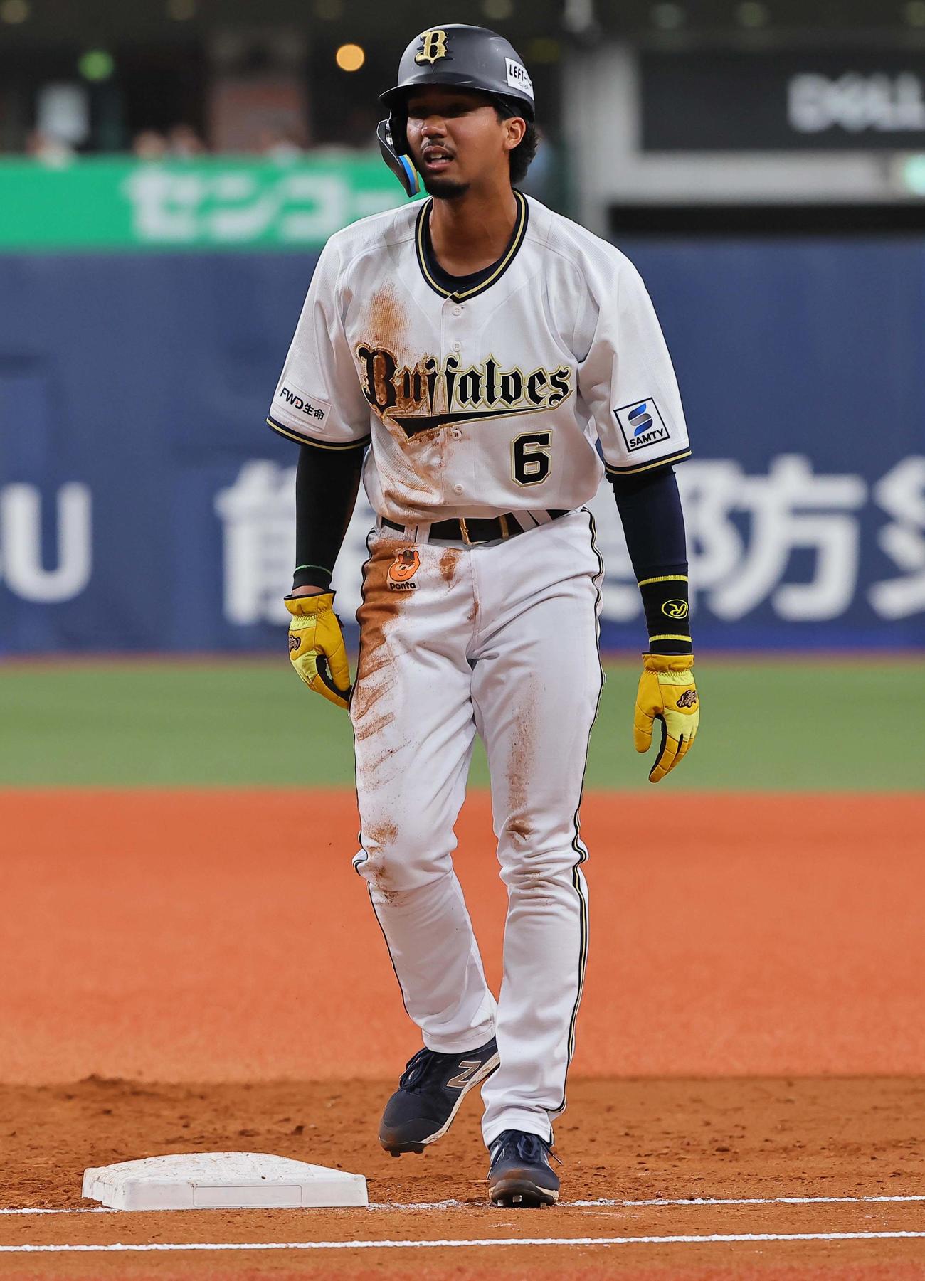 オリックス対西武　4回裏オリックス無死一塁、宗はけん制球で憤死する（撮影・上田博志）
