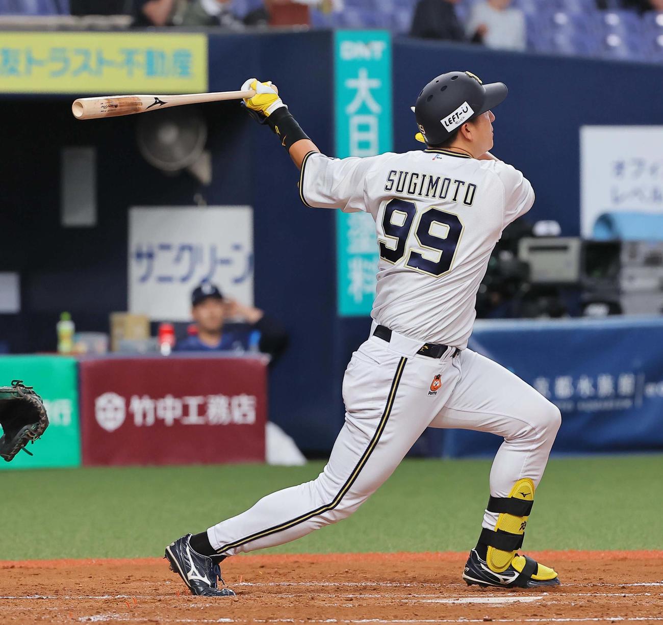 オリックス対西武　4回裏オリックス1死、杉本は左越え本塁打を放つ（撮影・上田博志）