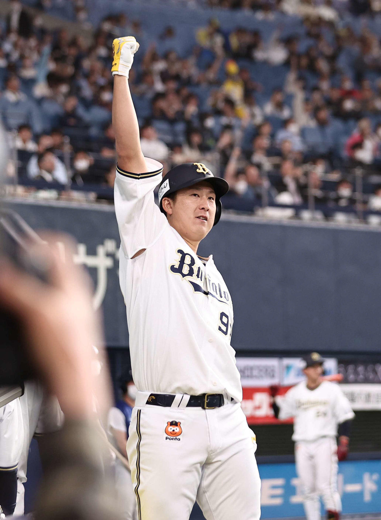 オリックス対西武　4回裏オリックス1死、左越え本塁打を放った杉本は昇天ポーズを決める（撮影・上田博志）