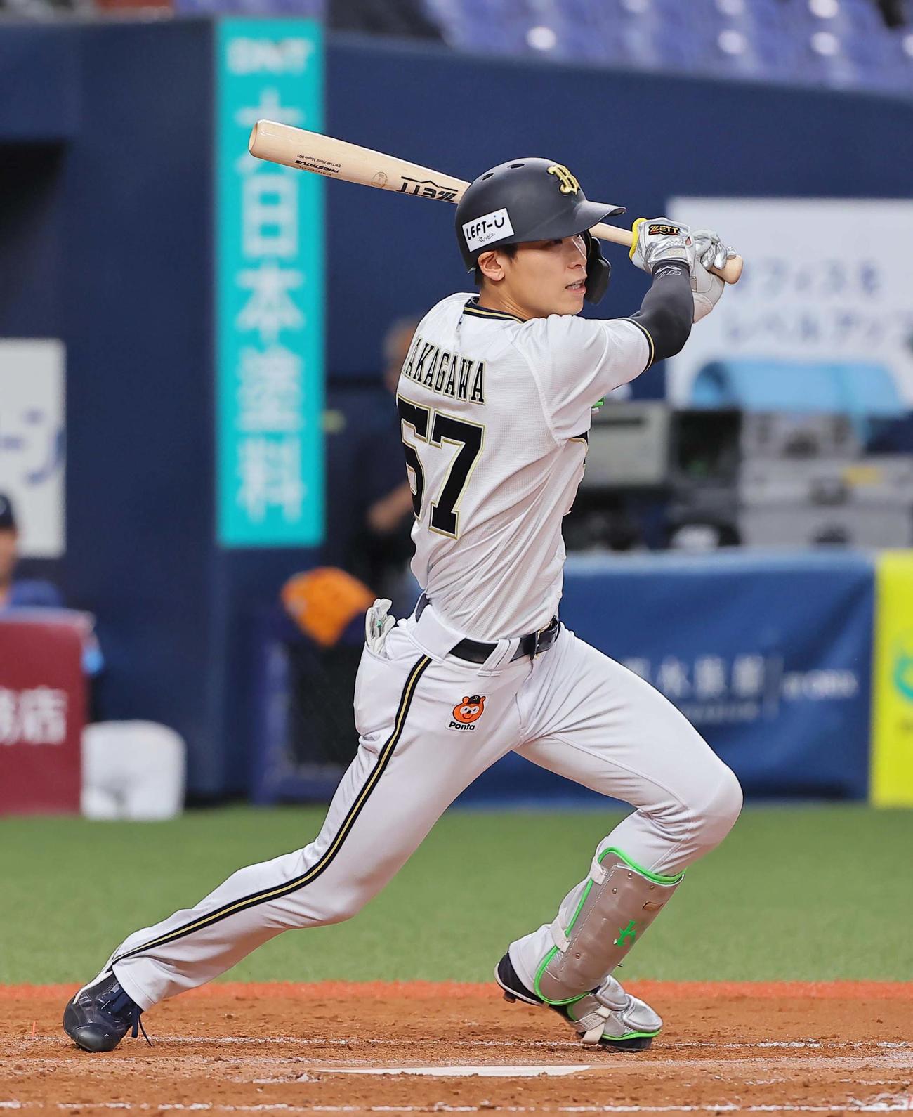 オリックス対西武　4回裏オリックス2死二塁、中川は右前打を放つ（撮影・上田博志）