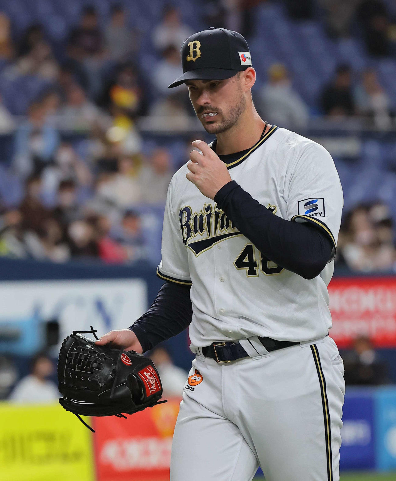 オリックス対西武　初回に2失点したニックスは悔しそうな表情でベンチに引き揚げる（撮影・上田博志）