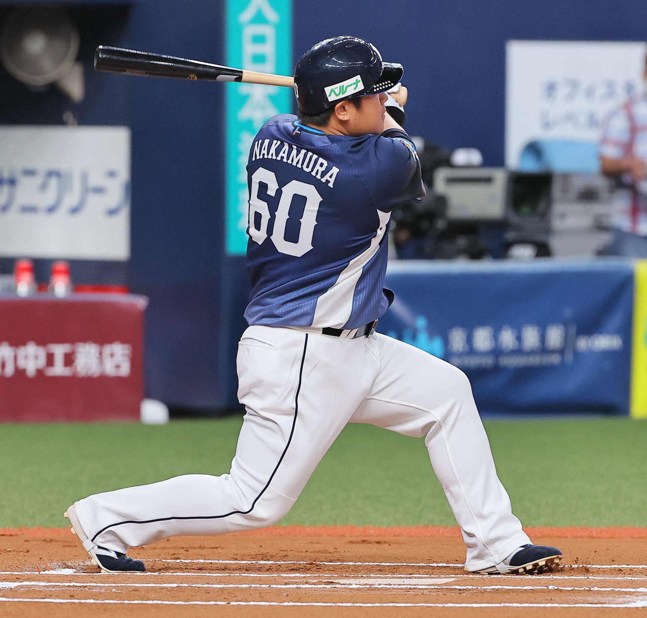 オリックス対西武　6回表西武無死一塁、中村は左越え2点本塁打を放つ（撮影・上田博志）