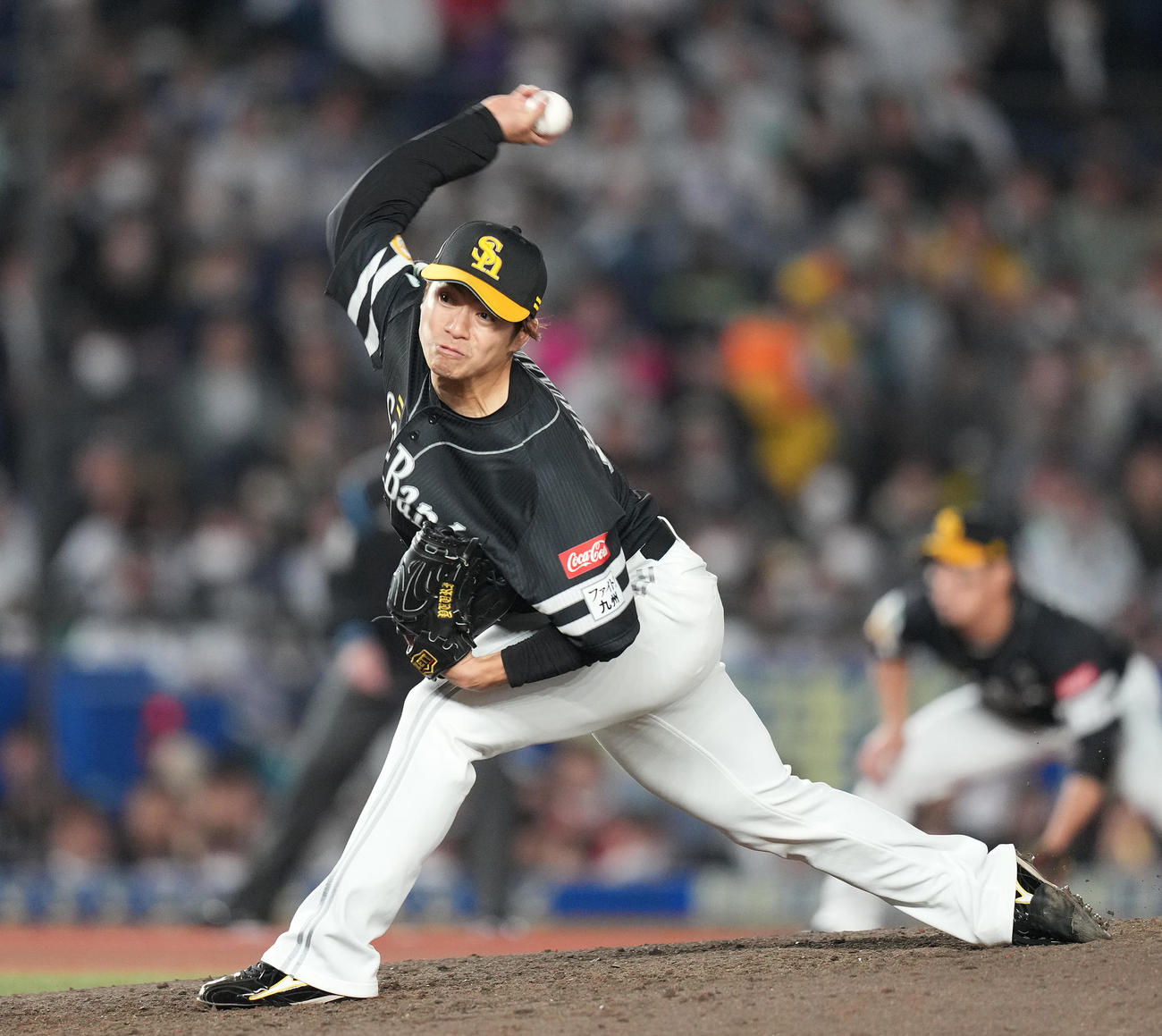 ロッテ対ソフトバンク　8回裏から4番手で登板したソフトバンク古川（撮影・鈴木みどり）