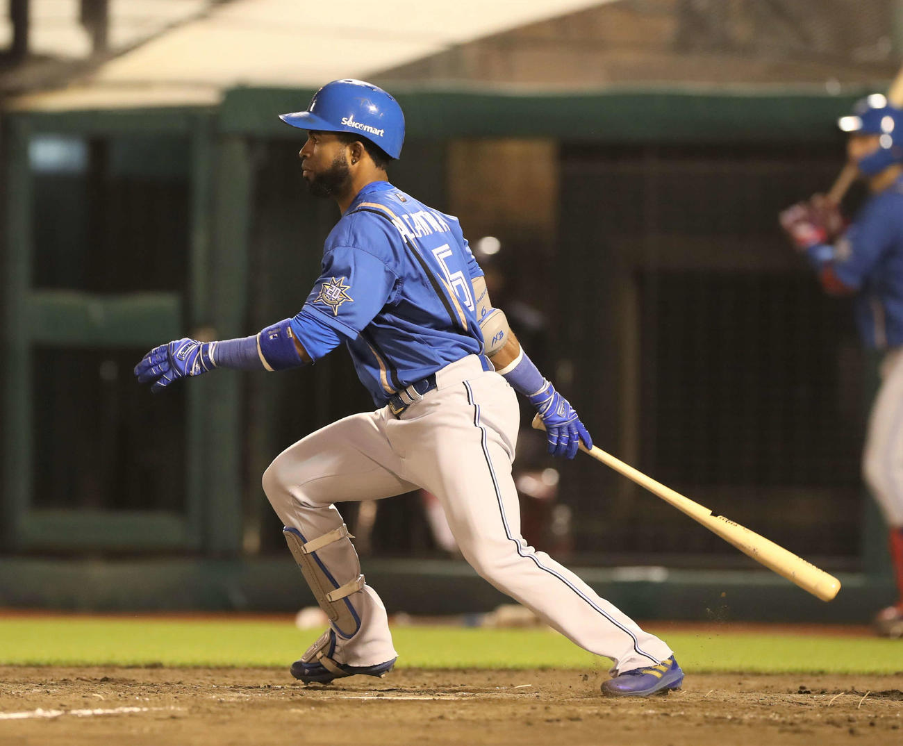 楽天対日本ハム　5回表日本ハム2死満塁、右前適時打を放つアルカンタラ（撮影・黒川智章）