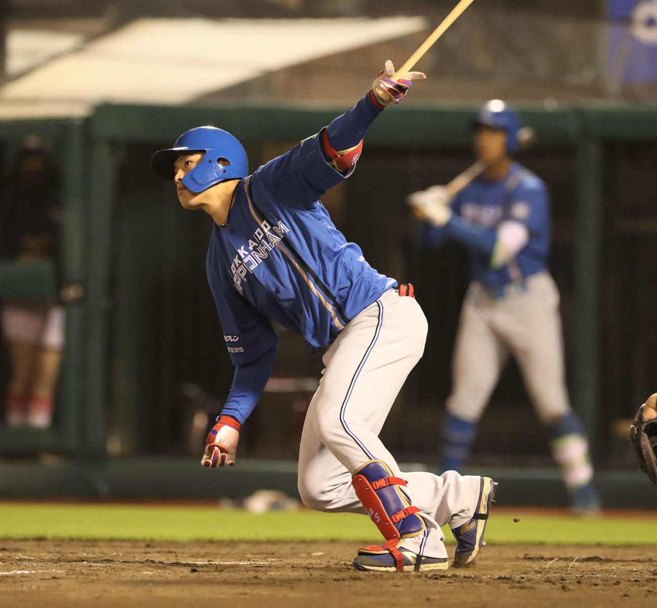 楽天対日本ハム　5回表日本ハム2死満塁、走者一掃の左越え二塁打を放つ野村（撮影・黒川智章）
