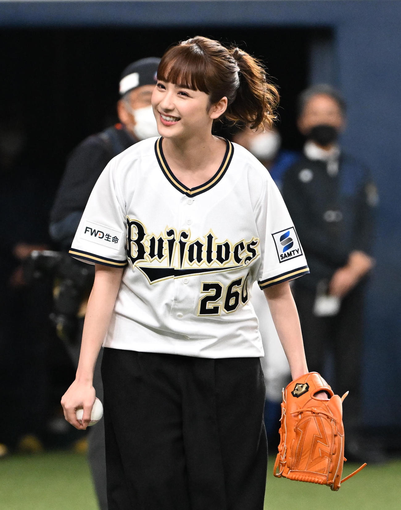 オリックス対楽天　始球式を務める平祐奈（撮影・石井愛子）