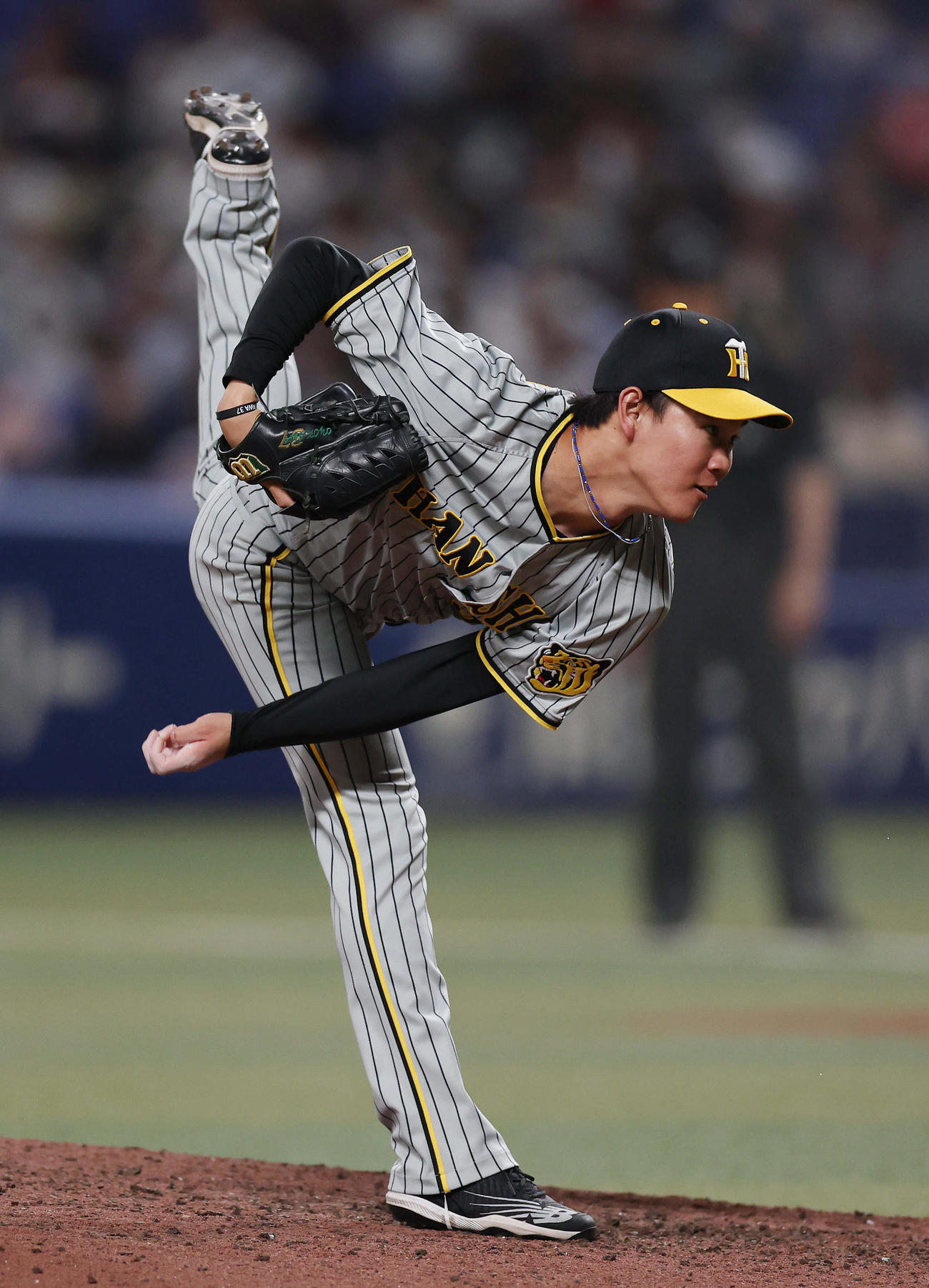 中日対阪神　阪神4番手で登板する及川（撮影・前田充）