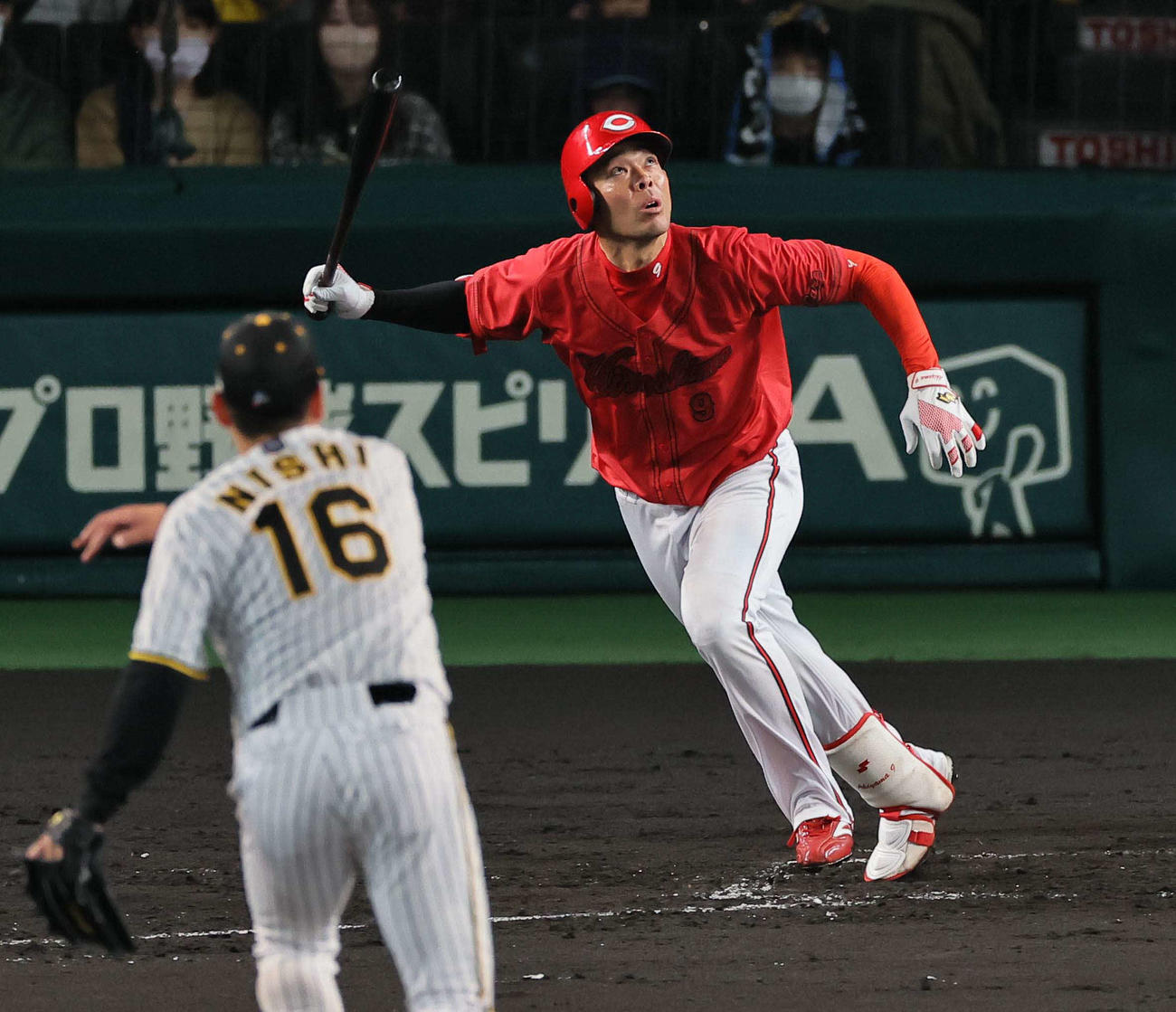 阪神西勇から安打を奪う広島秋山（23年4月18日撮影）