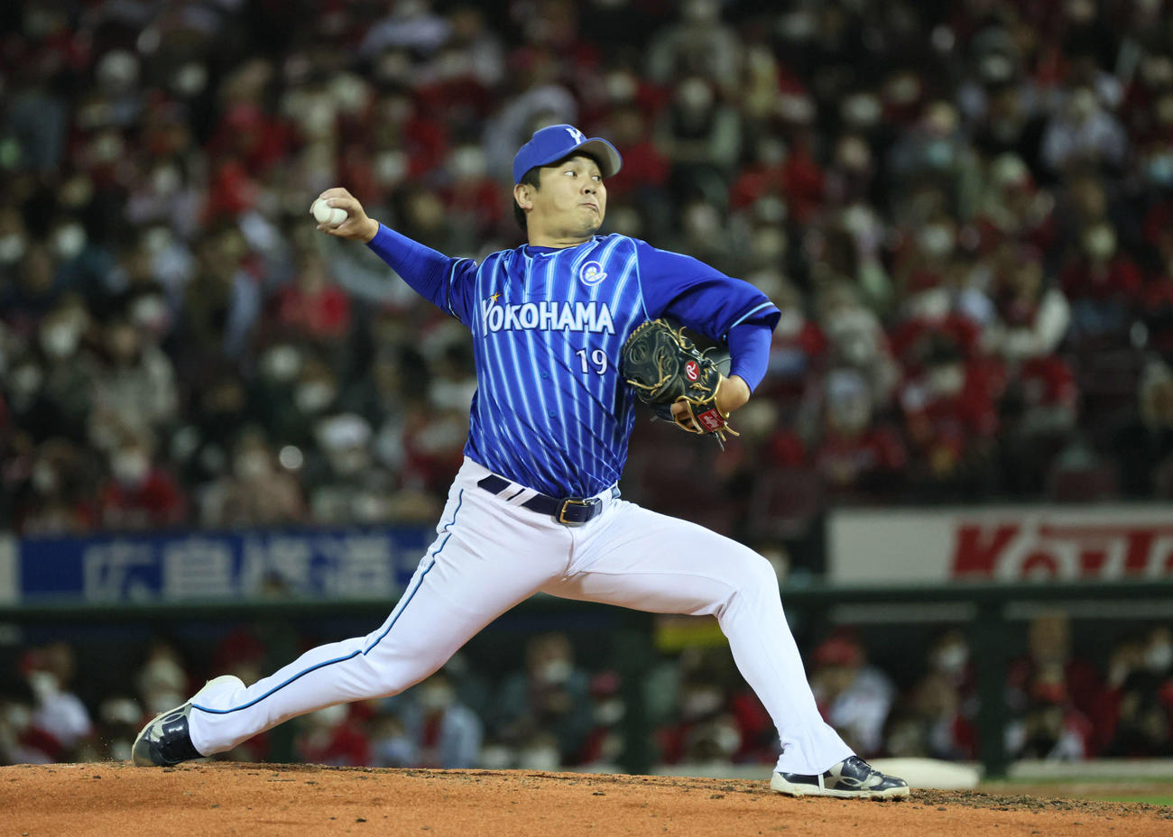 広島対DeNA 9回裏広島、DeNA抑えの山崎（撮影・加藤孝規）