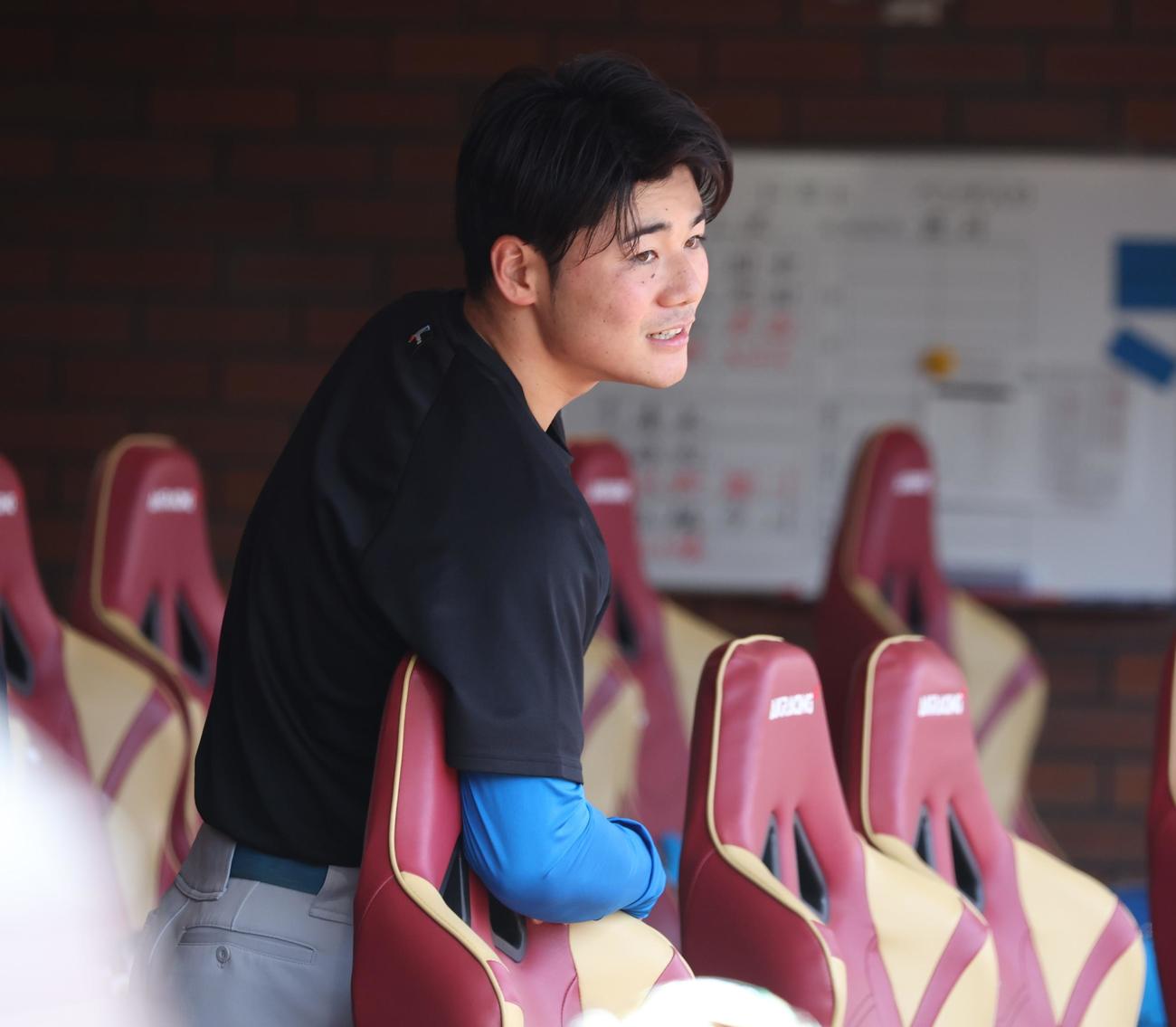 楽天対日本ハム　選手登録抹消となった清宮（撮影・黒川智章）