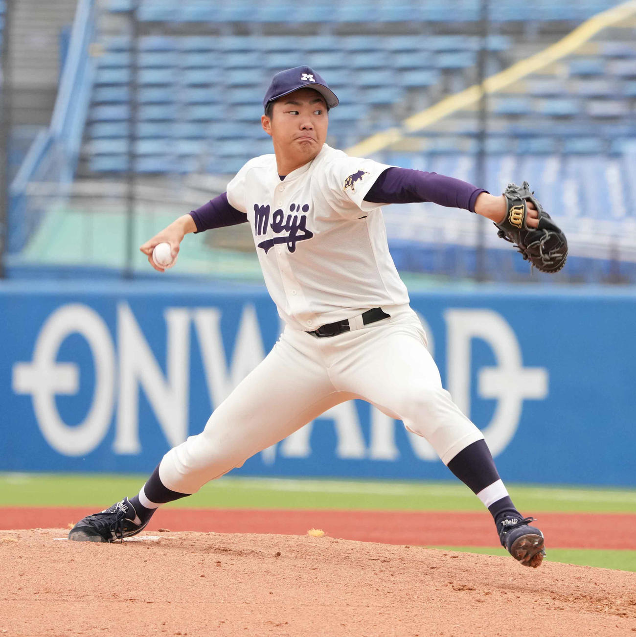 慶大対明大　明大先発の村田（撮影・小沢裕）
