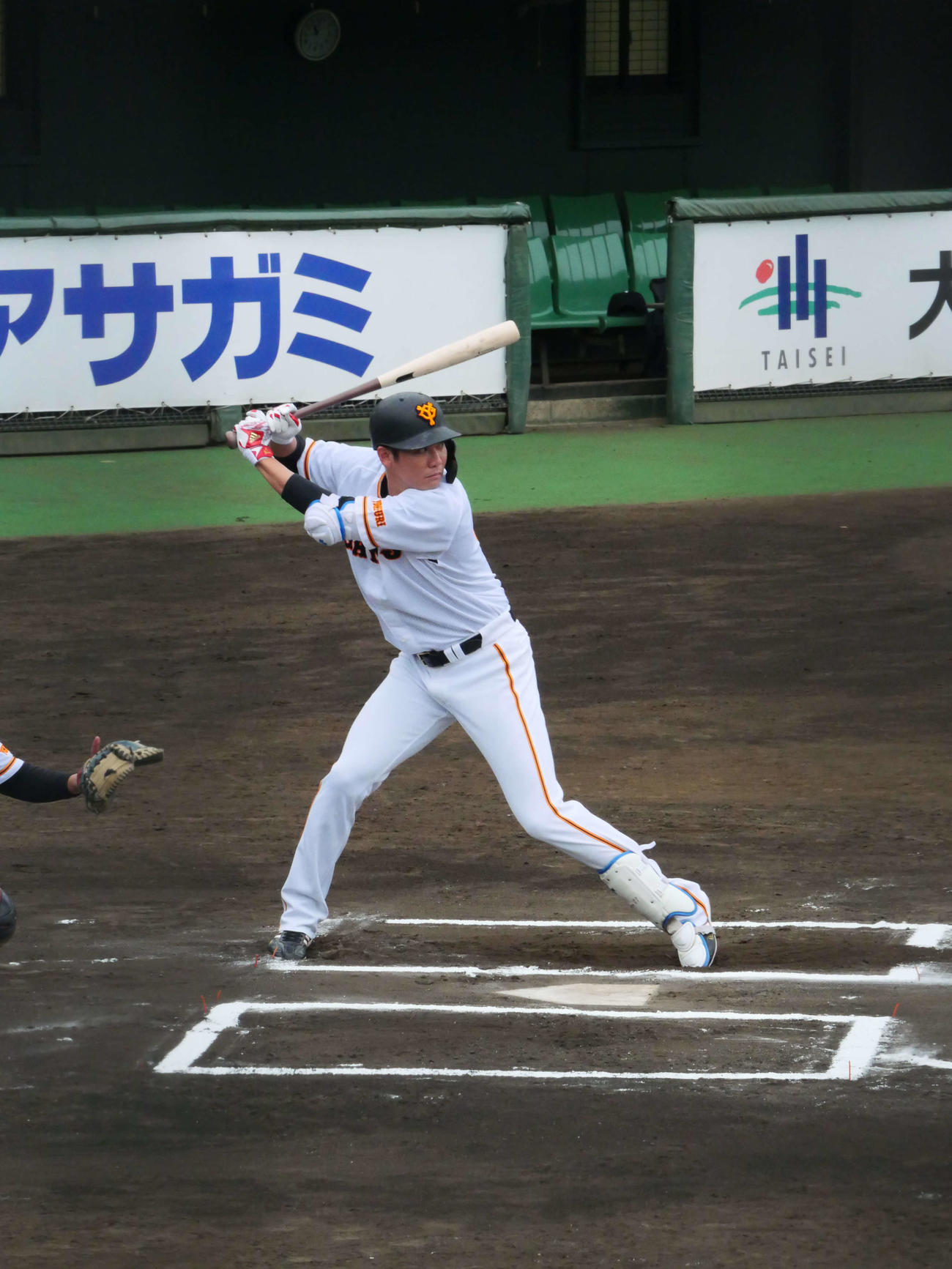 シート打撃で打席に立つ巨人坂本（撮影・上田悠太）
