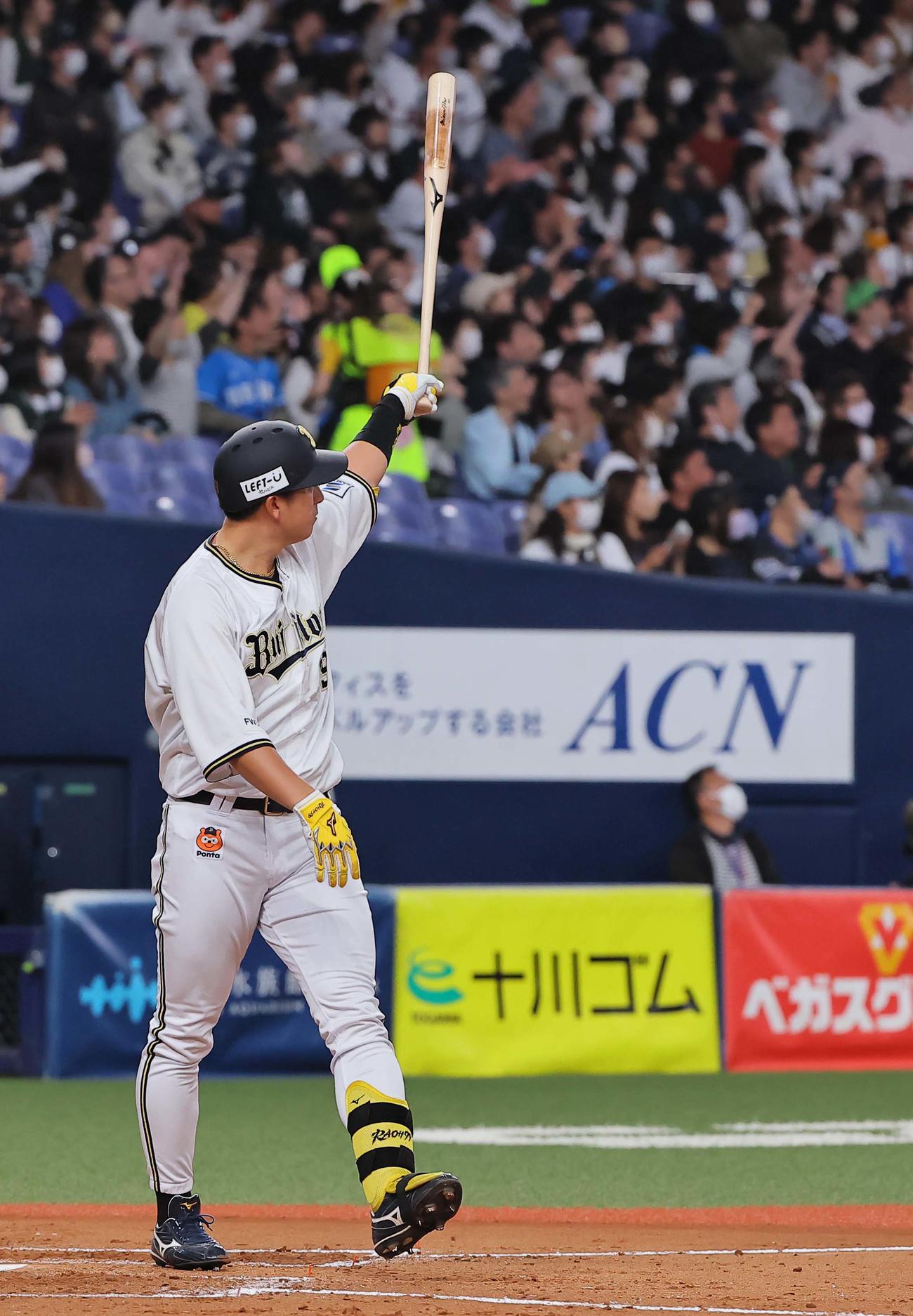 オリックス対西武　4回裏オリックス2死二塁、杉本は左越え先制2点本塁打を放つ（撮影・上田博志）