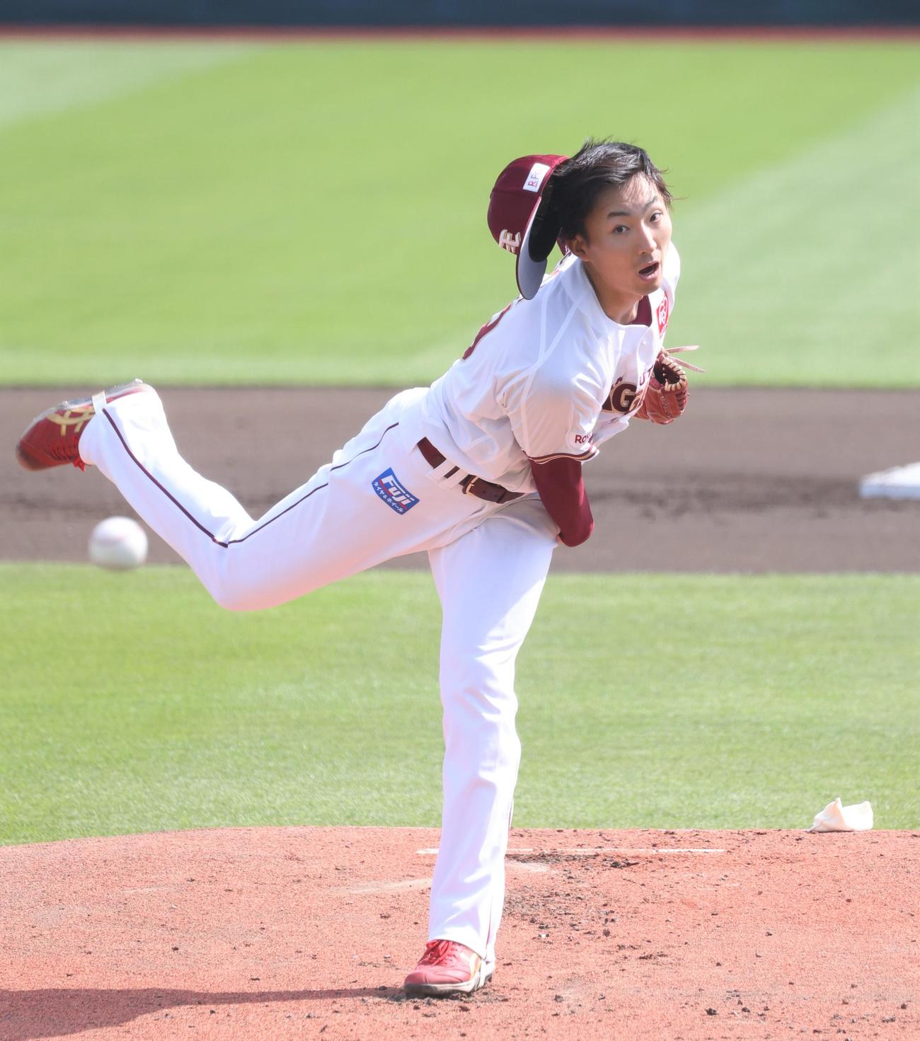 楽天対日本ハム　帽子を飛ばし力投する荘司（撮影・黒川智章）