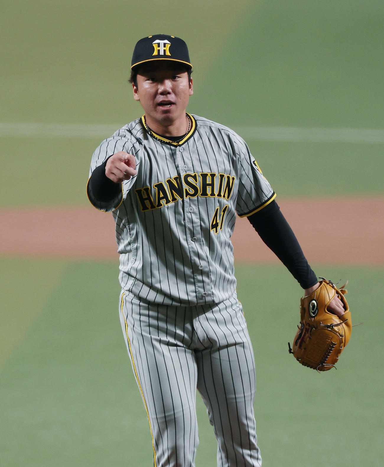 中日対阪神　1回裏中日2死、アルモンテを空振り三振に仕留める村上（撮影・前田充）