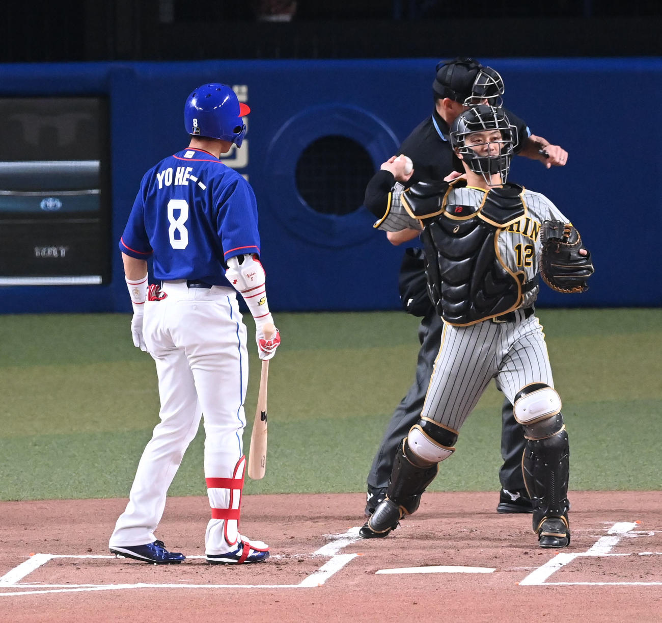中日対阪神　1回裏中日無死、大島は見逃し三振に倒れる（撮影・前岡正明）