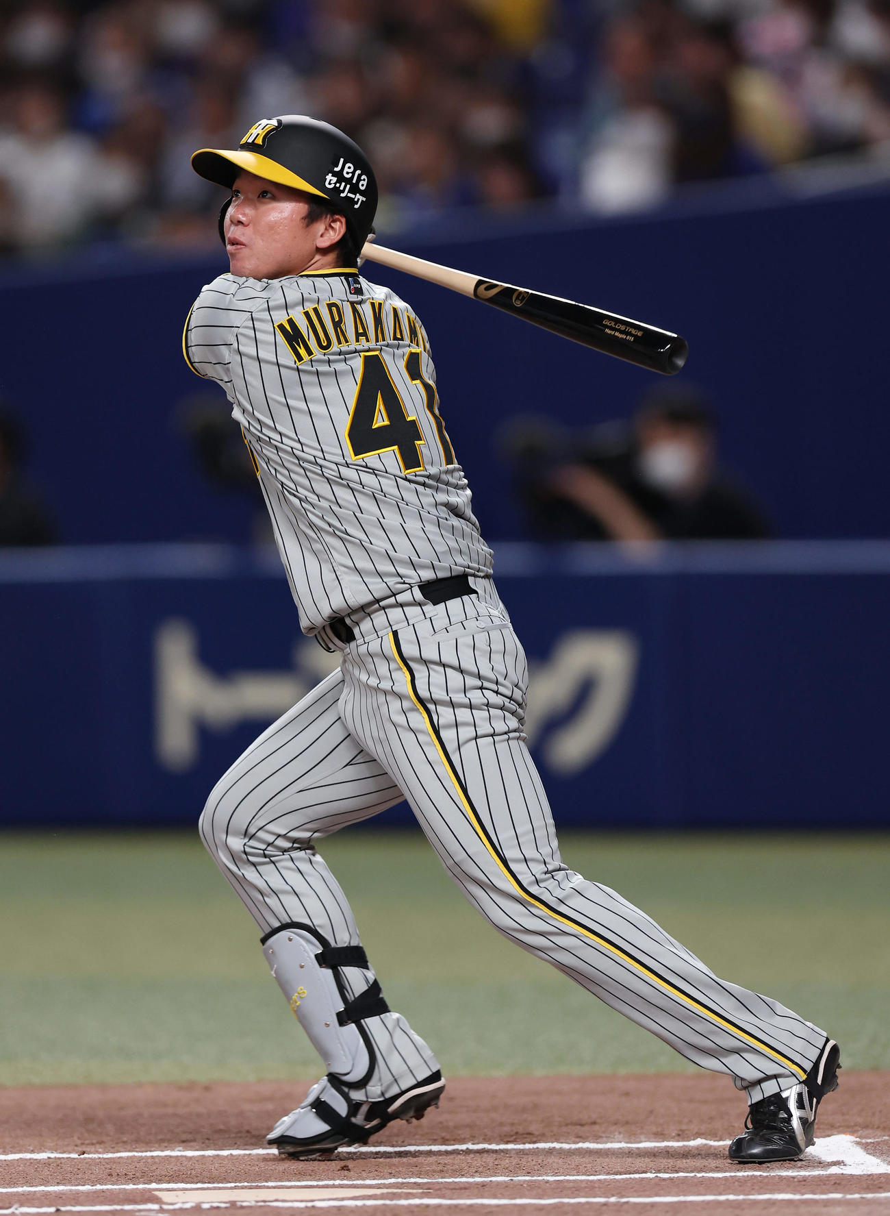 中日対阪神　6回表阪神無死、左前打を放つ村上（撮影・前田充）