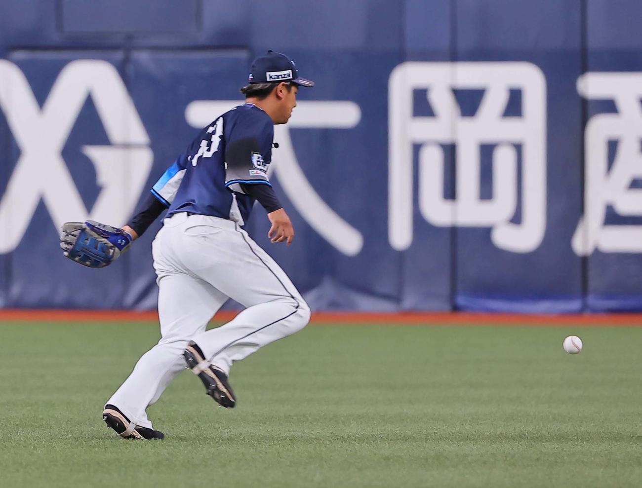 2023年4月21日、オリックス対西武　4回裏オリックス2死二塁、愛斗は中川の打球をはじく