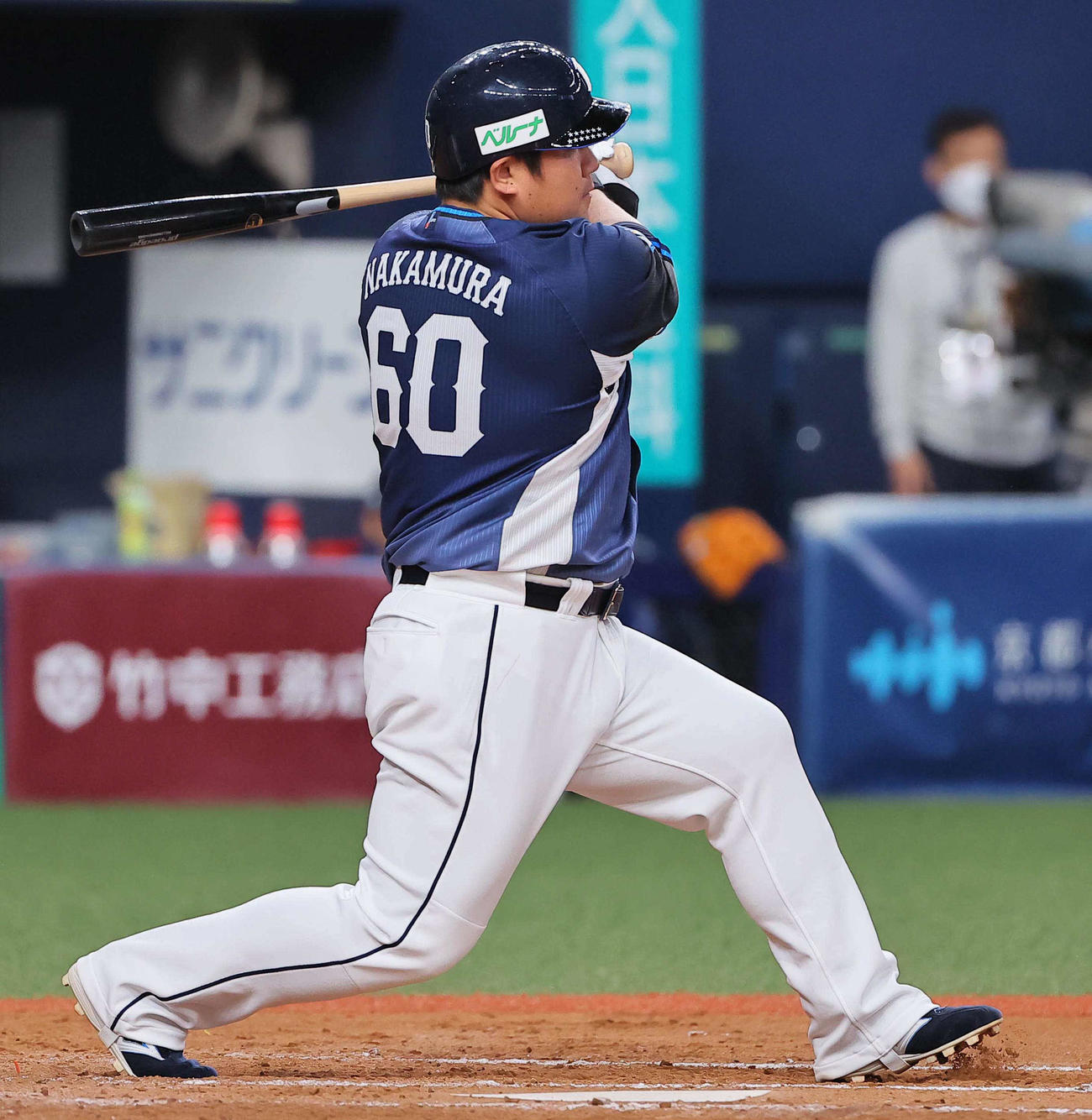 オリックス対西武　8回表西武無死一塁中村は中前打を放つ（撮影・上田博志）