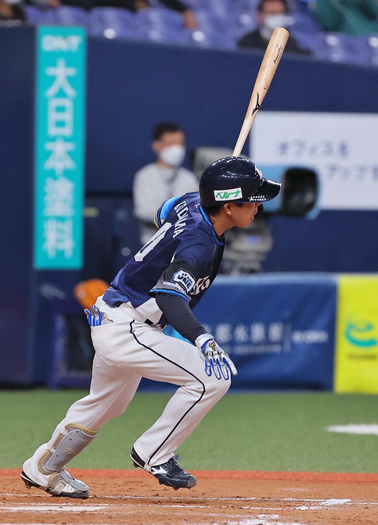 オリックス対西武　8回表西武2死満塁、児玉は左前に勝ち越し適時打を放つ（撮影・上田博志）
