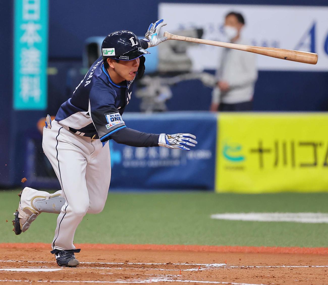 オリックス対西武　5回表西武無死、児玉は右前打を放つ（撮影・上田博志）