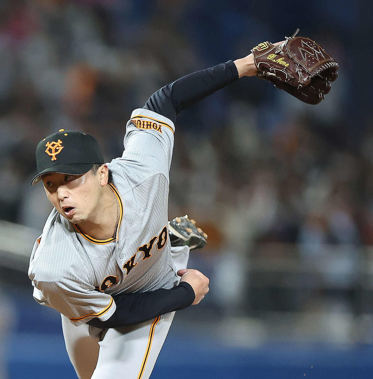ヤクルト対巨人　7回裏、巨人2番手で登板する直江（撮影・河田真司）