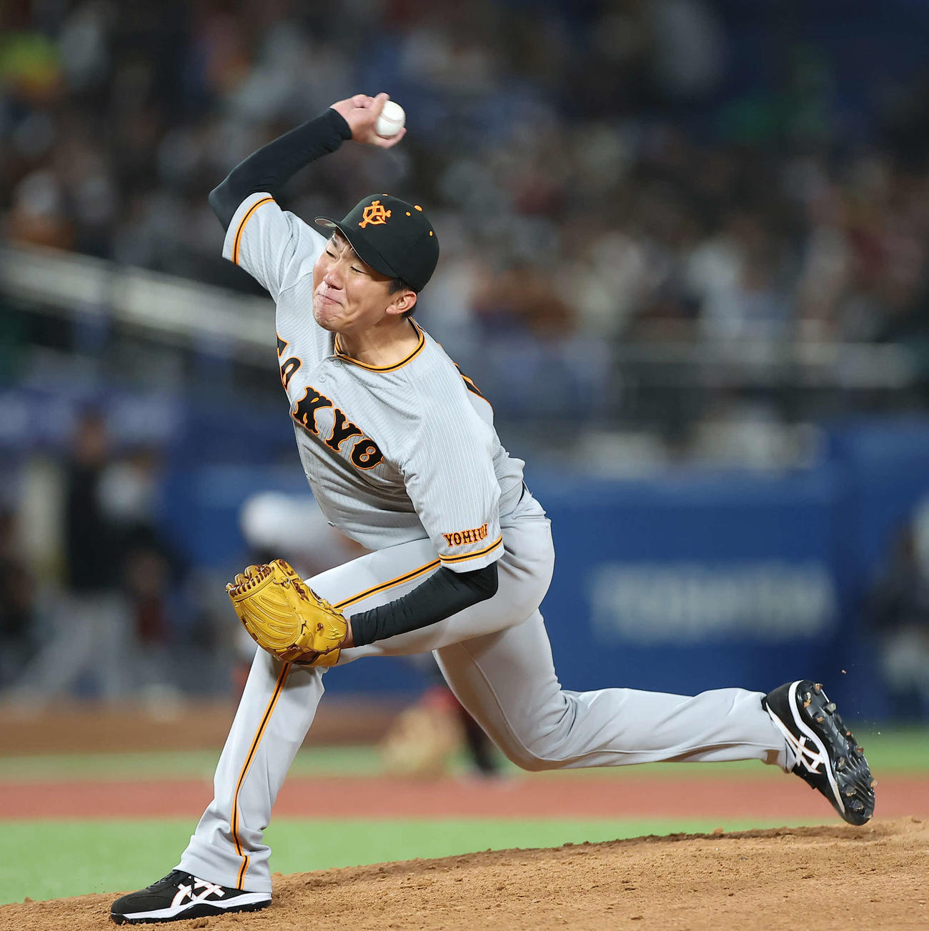 ヤクルト対巨人　8回裏、巨人3番手で登板する田中千（撮影・河田真司）