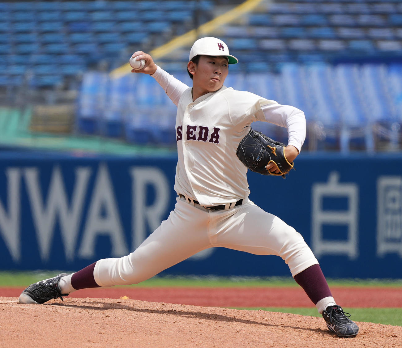 早大対立大　9回裏から登板する早大・伊藤樹（撮影・狩俣裕三）
