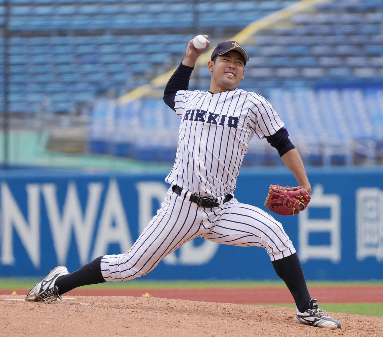 早大対立大　7回表から登板する立大・池田（撮影・狩俣裕三）