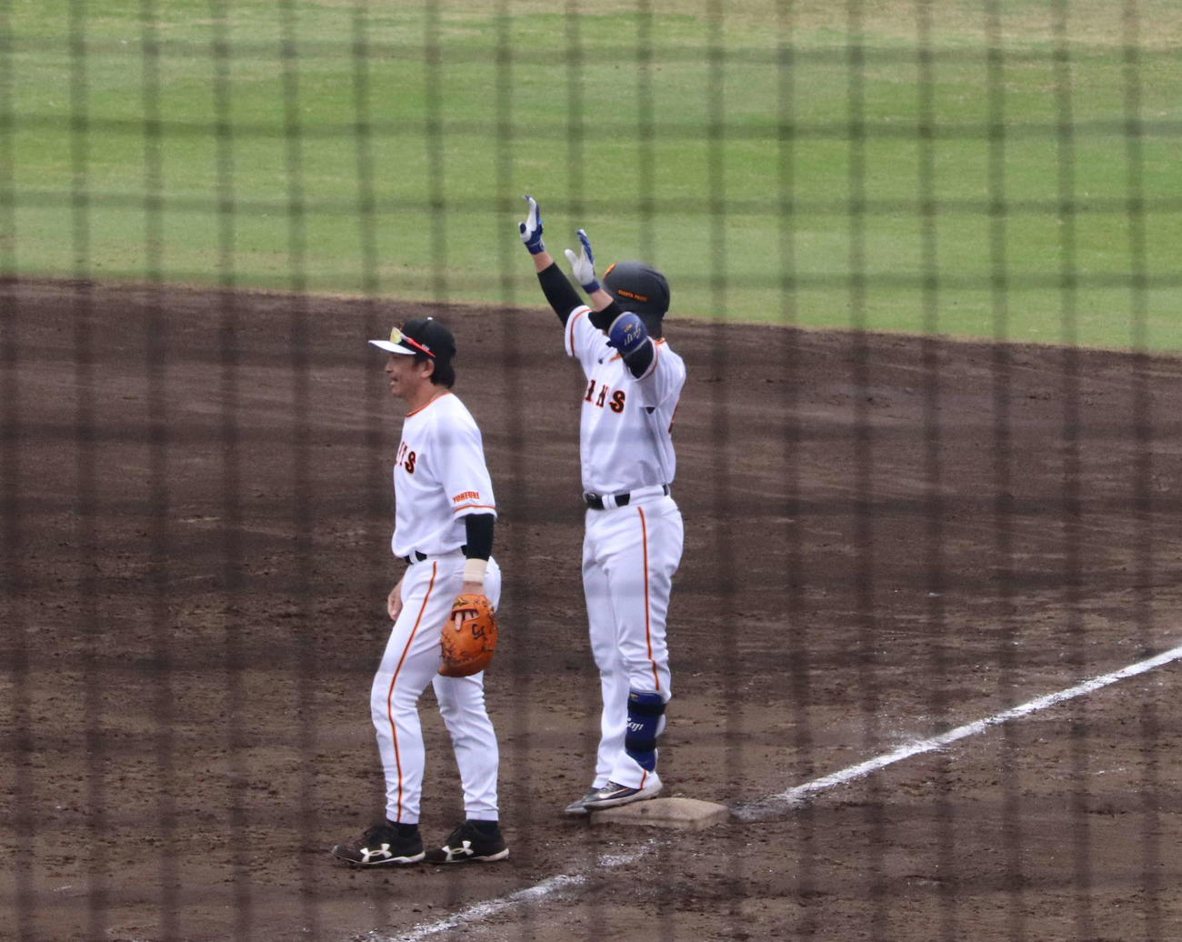 ジャイアンツ球場のシート打撃で安打を放った巨人小林（撮影・小早川宗一郎）