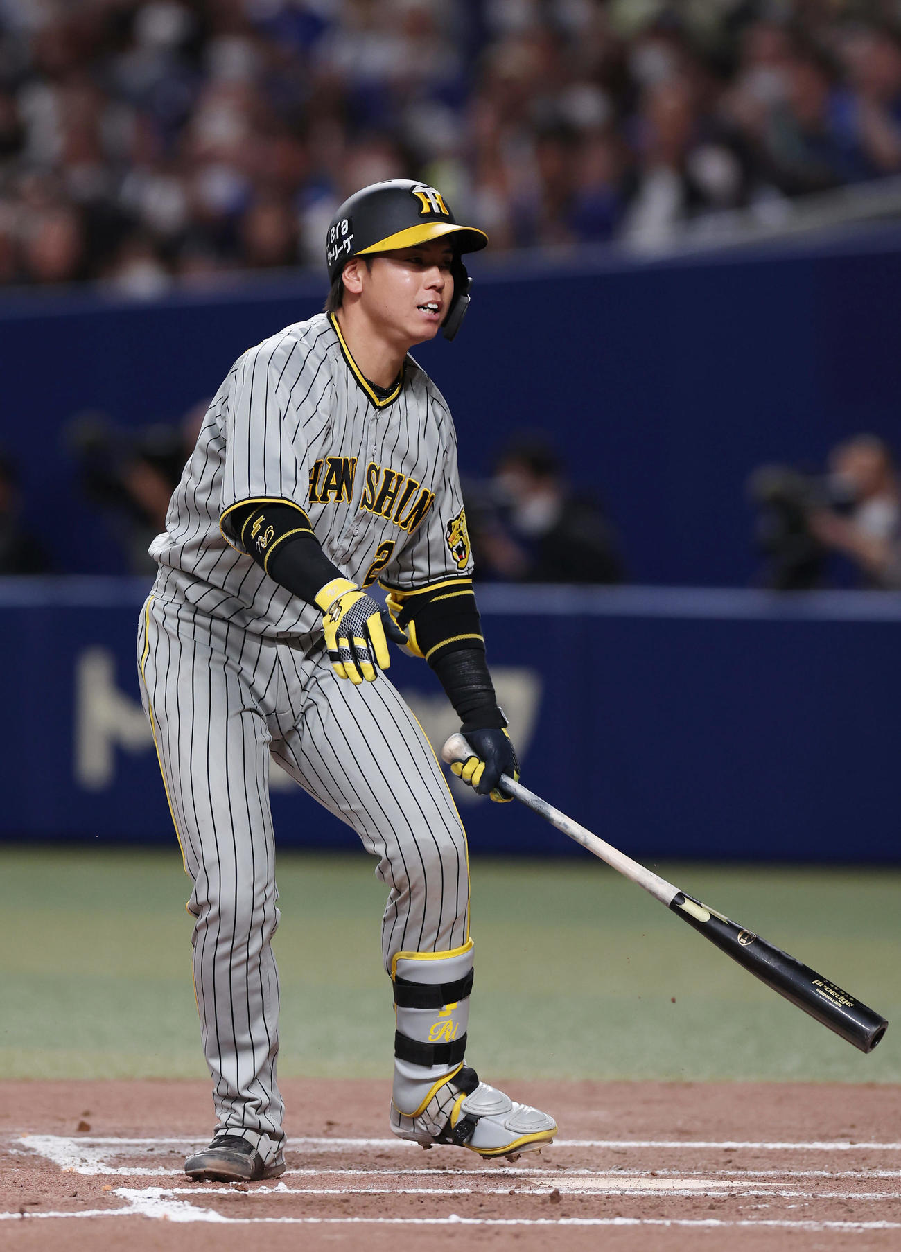中日対阪神　7回表阪神2死二、三塁、空振り三振に倒れる梅野（撮影・前田充）