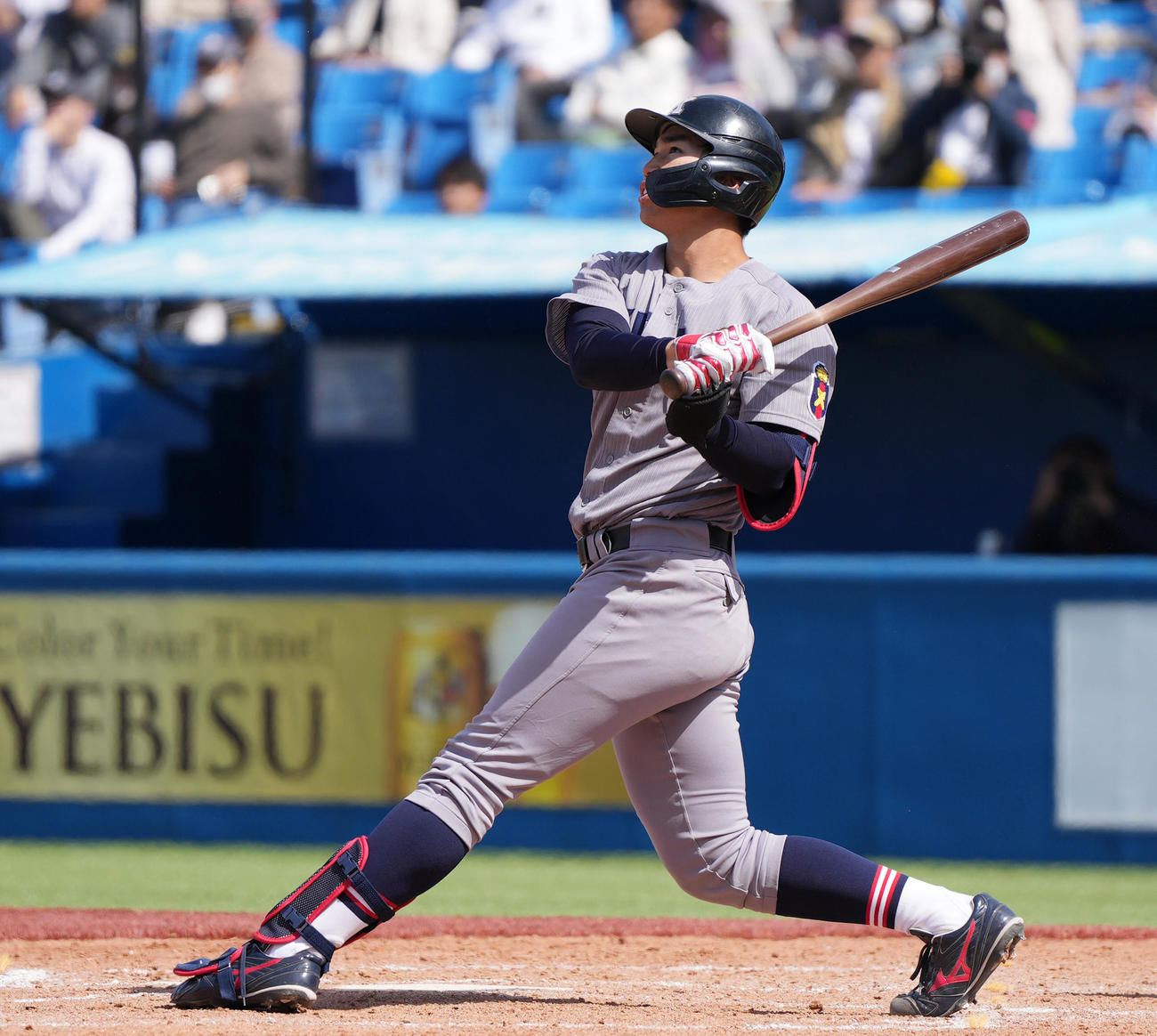 明大対慶大　4回裏慶大1死、先制ソロ本塁打を放つ慶大・広瀬（撮影・狩俣裕三）