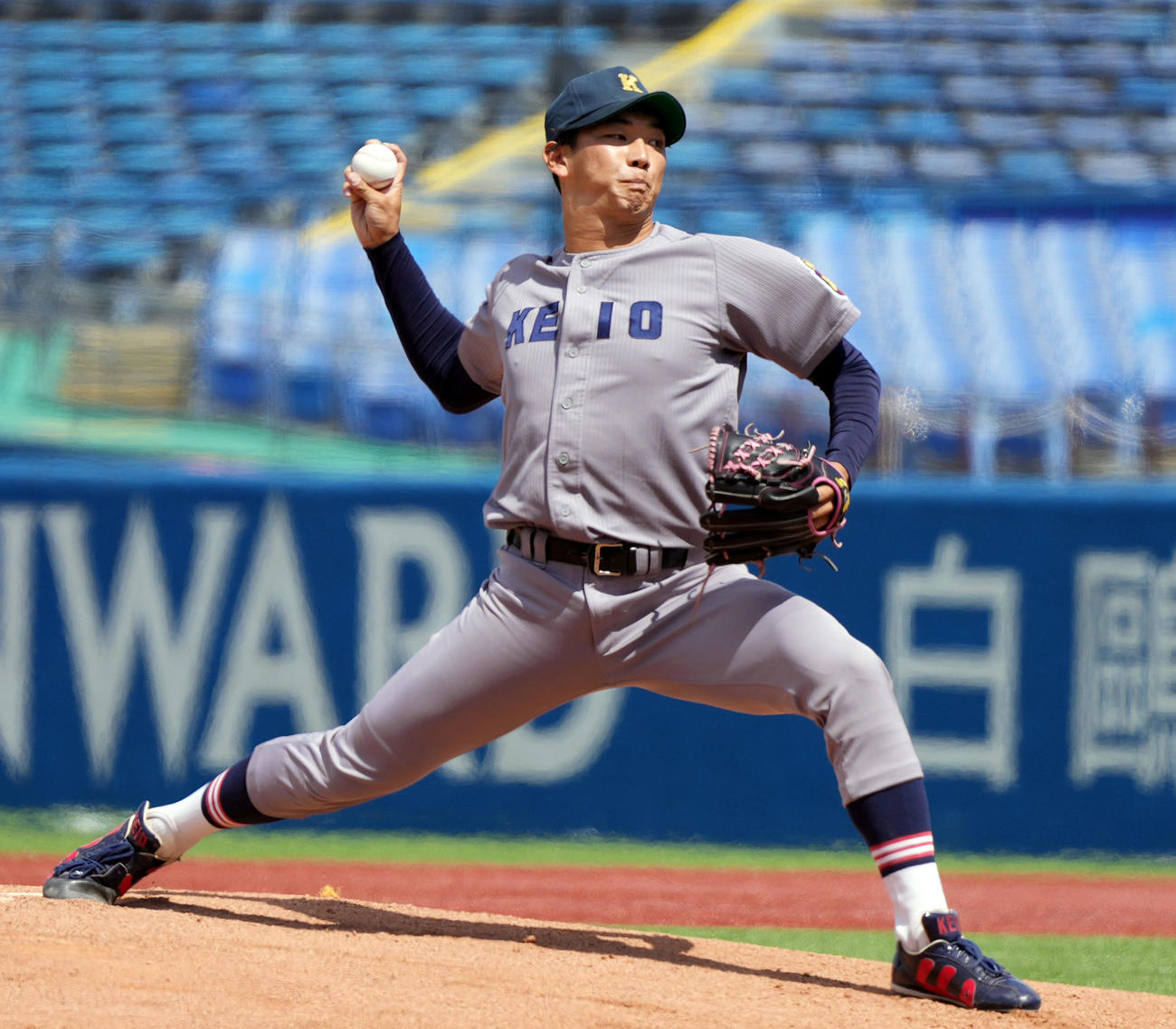明大対慶大　慶大先発の谷村（撮影・狩俣裕三）